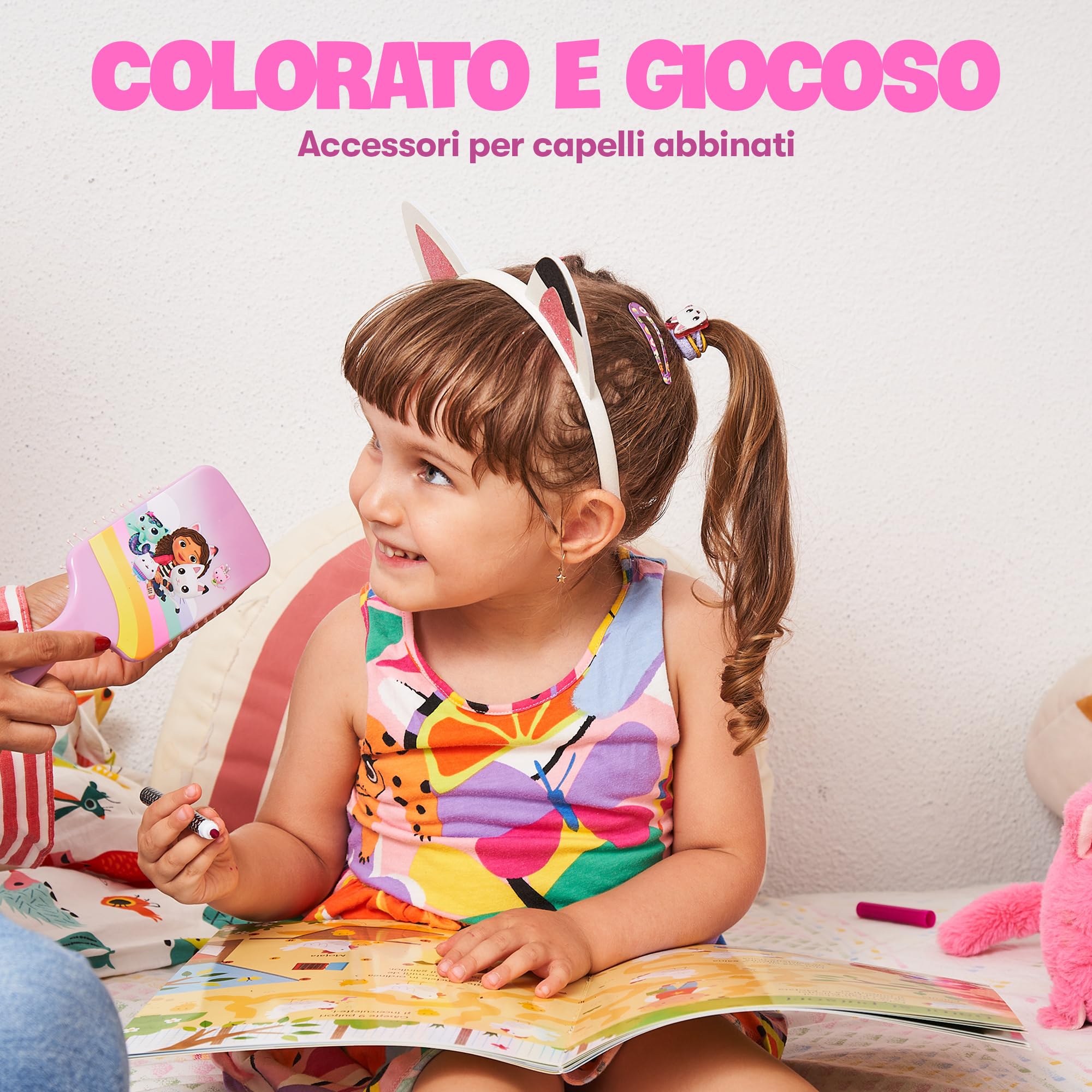 GABBY'S DOLLHOUSE - Gabby Gatto e Casa Magica - Gatto Bambina - Kit Accessori per Capelli - Spazzola, Cerchietto di Gabby, Orecchie, Costume - Idea Regalo per Ragazza