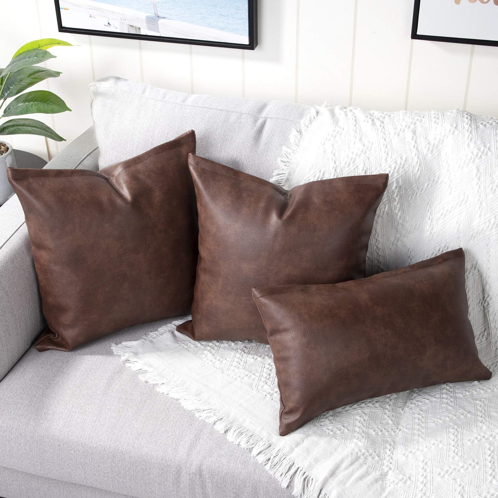 Yaertun Lot de 2 Decoratif Housse de Coussin Moderne Faux Cuir Taie d'oreiller Rectangulaire Modernes Décoratives pour Salon Canapé Canapé Chambre Voiture 65x65cm Brun foncé