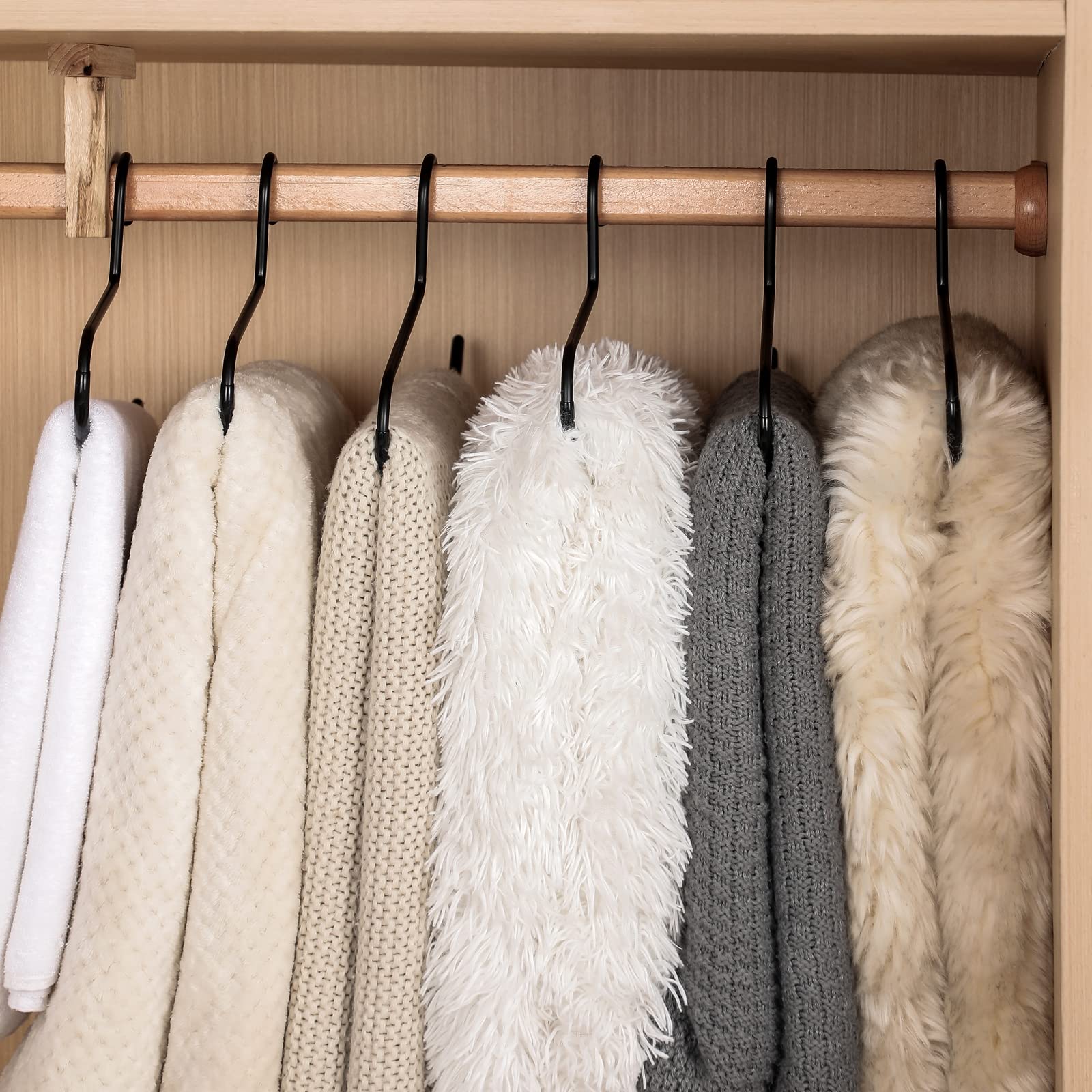 VASLIM 8 Stück Decken-Kleiderbügel, strapazierfähig, schwarz, vinylbeschichtet, rutschfest, ideal für Steppdecken, Bettdecken, Tischdecken, Handtücher, Schlafsäcke, Vorhänge und Tagesdecken