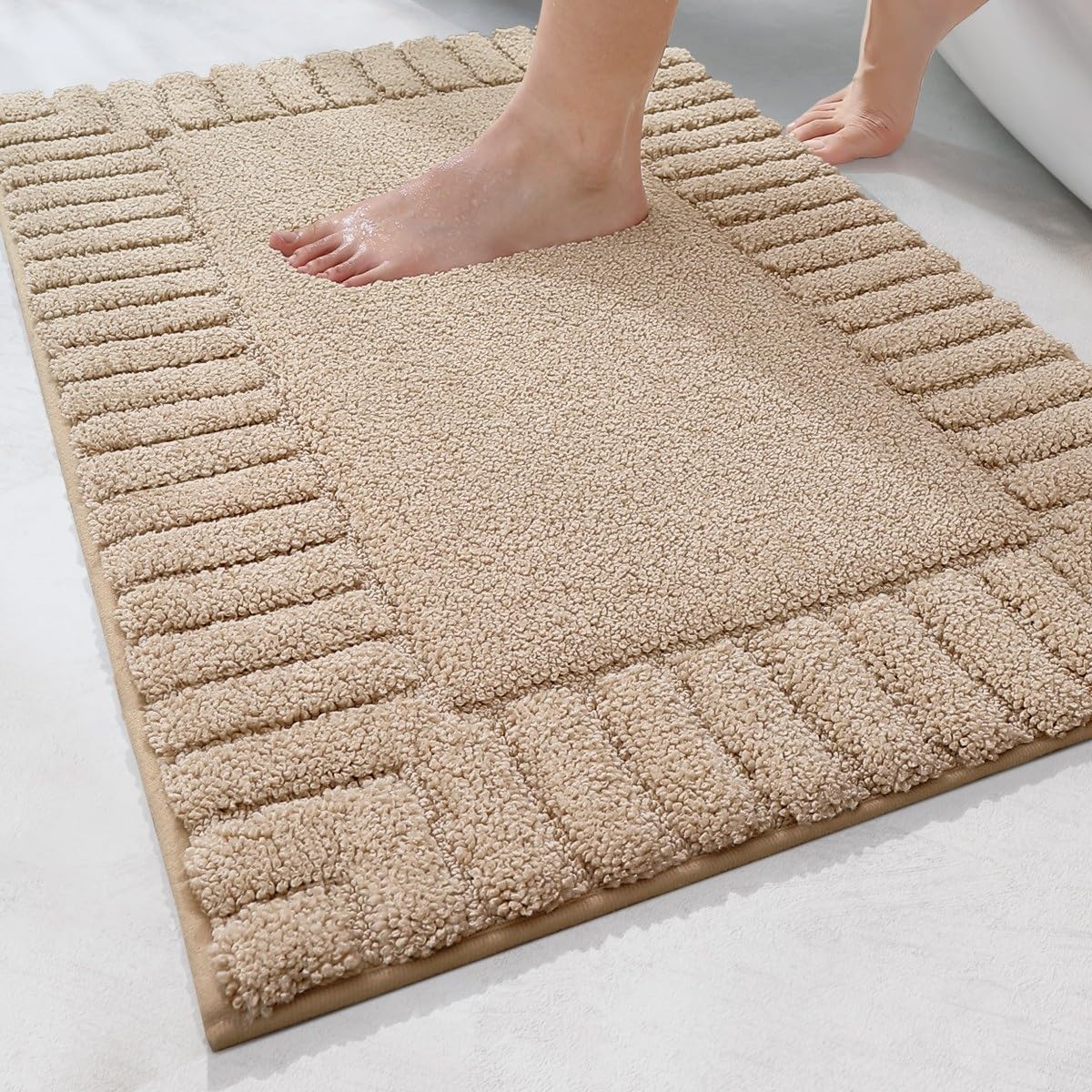 Tapis Décoratif，Tapis de Bain Antidérapant, Moelleux en Microfibre, Absorbant l'eau, Lavable en Machine, pour Salle de Bains, Couleur Unie(Beige,60x90cm)