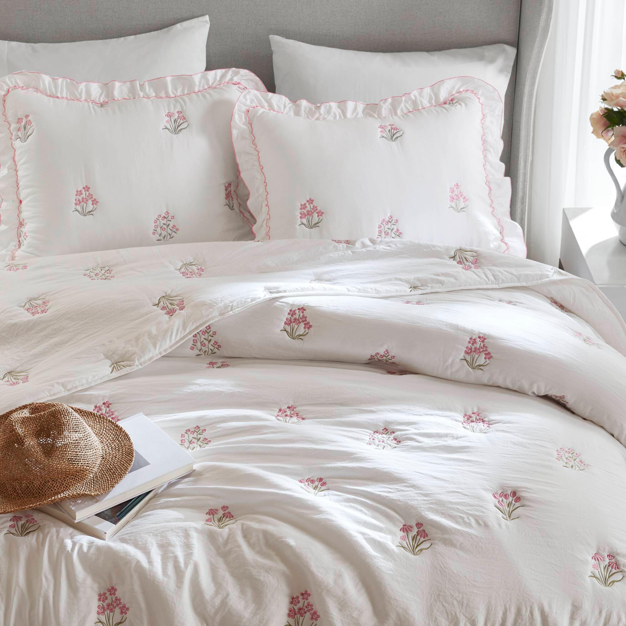 Intelligent Design Intelligent Design Floral Ruffle Ultra Soft Pink Queen Quilt Set, 3pc | Bedding Full Size, Girls Bedroom, Farmhouse, Cottagecore, Modern, Lightweight, Machine Washable, Easy Care, Pink, Full/Queen