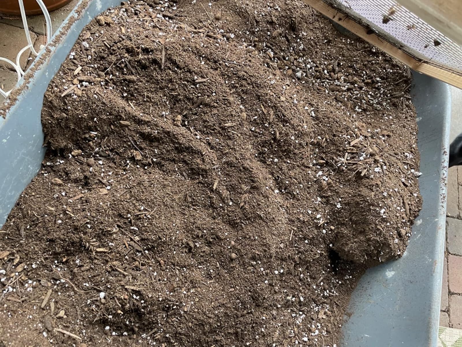 Voulosimi Tamiz de tierra de metal, tamiz de suciedad de 3/8 pulgadas con malla de alambre, tamiz multiusos para jardín, tamiz de compost para jardinería (16.7 x 12.8 pulgadas)