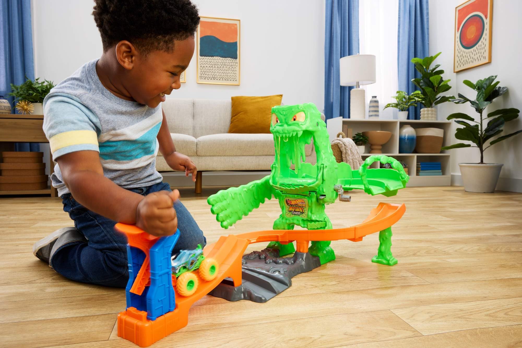 Hot Wheels Monster Trucks Mutant Monster Takedown Playset | Playset con modello camion con Mutant Rhinomite in scala 1:64 e 113,4 g di Slime™ riutilizzabile, JMK90
