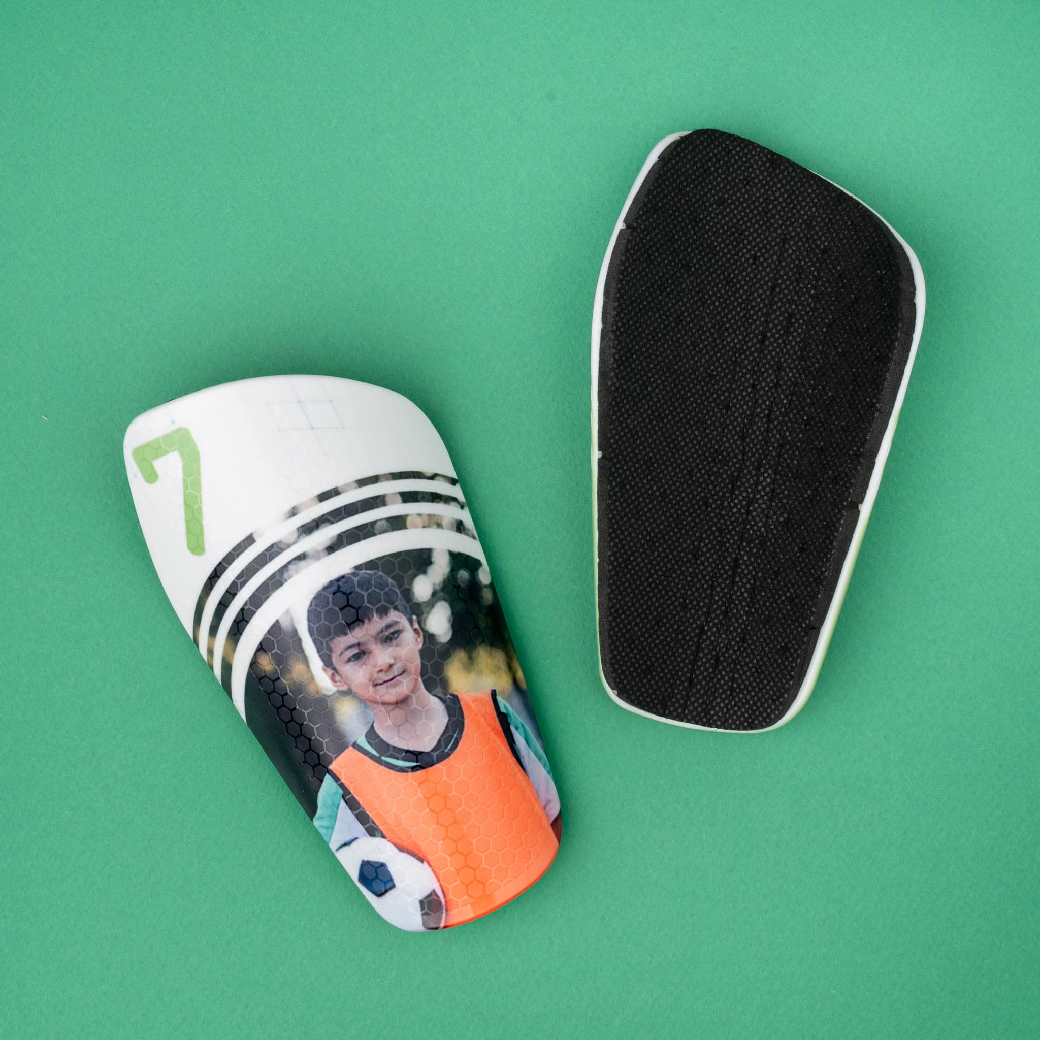 Wanapix | Parastinchi da Calcio Personalizzati per Bambini | Finitura Premium e Texture Esagonale | Con Foto, Nome e Numero| Protezione Completa