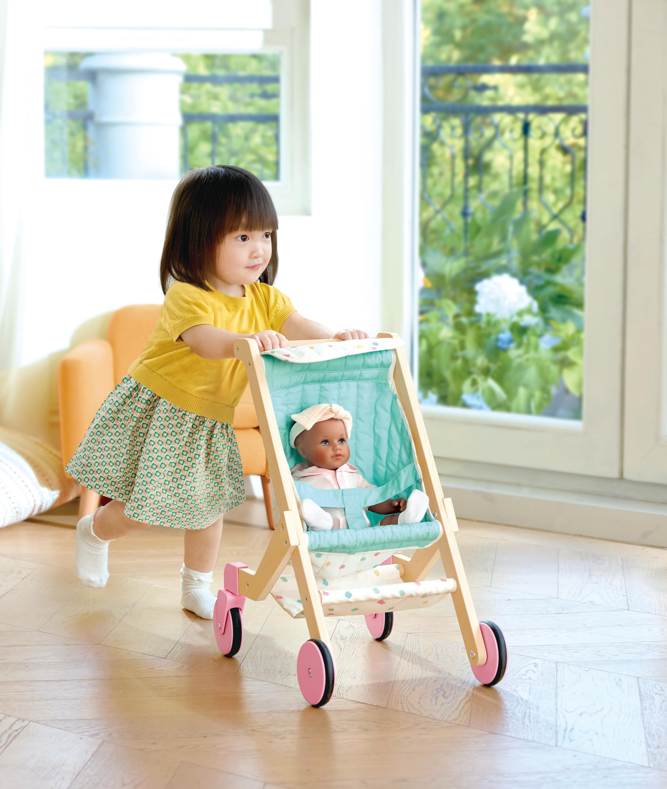 Hape Passeggino per bambole "Sweet Walks" in legno – Passeggino per bambole – Robusto carrello scorrevole con rivestimento in tessuto – Carrello giocattolo per bambole e orsacchiotti – per bambini dai