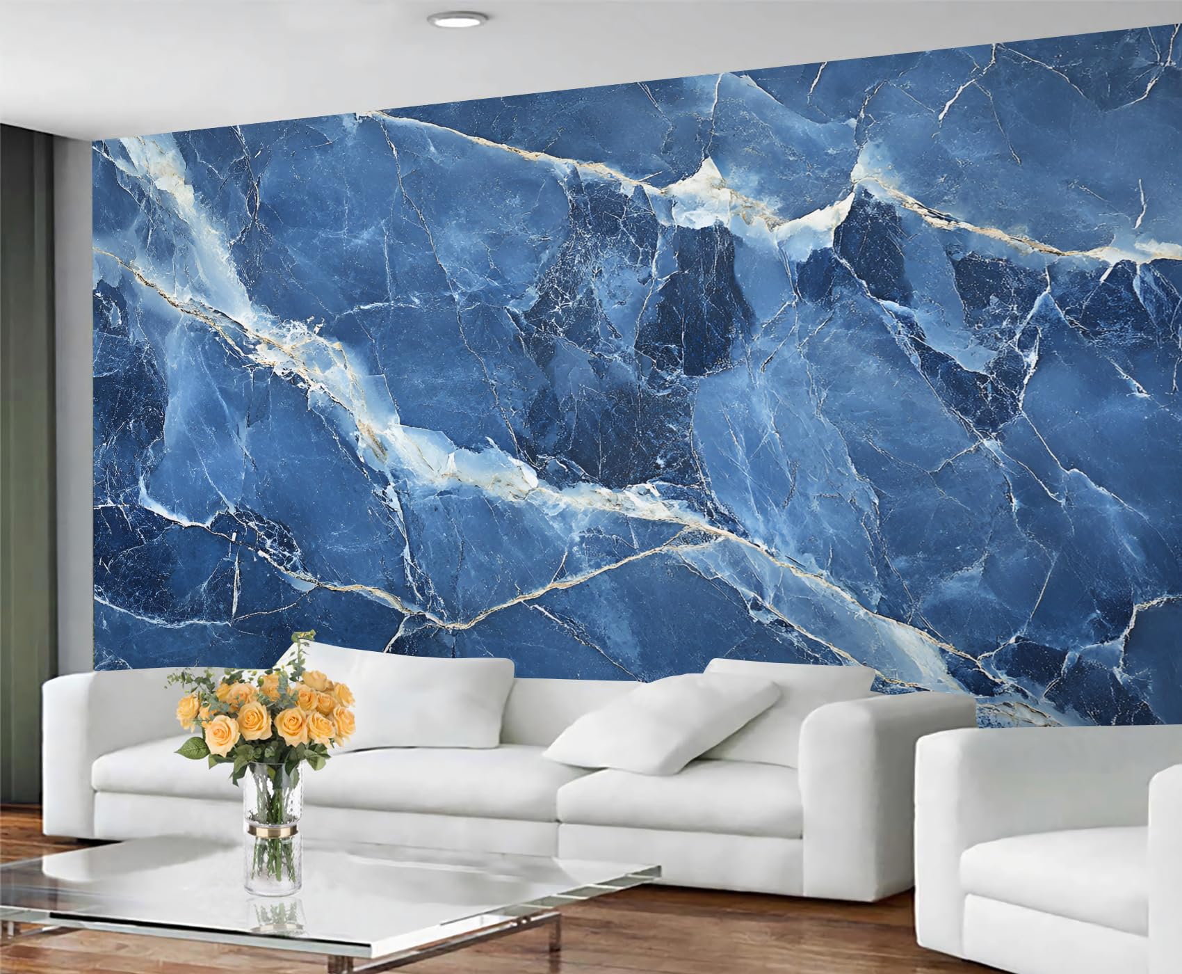 Papier peint marbré bleu : raccord parfait et pose durable pour masquer les murs abîmés