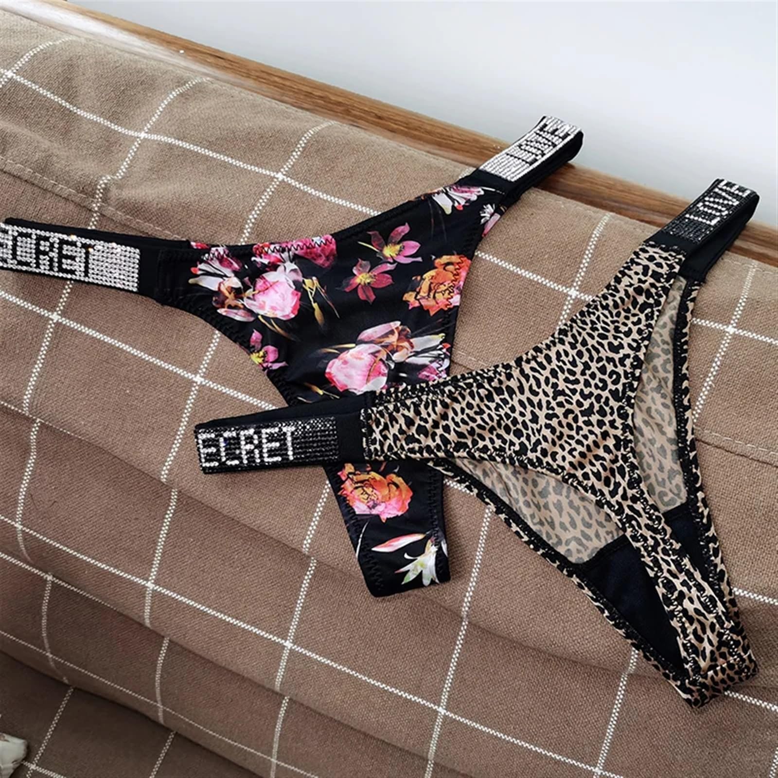 Bragas Braguitas Tangas 4 unids/set de cintura baja, tangas sexis for mujer, bragas con diamantes de imitación, letras, diamantes, deportiva, pantalones cortos, calzoncillos con espalda en T, talla S-