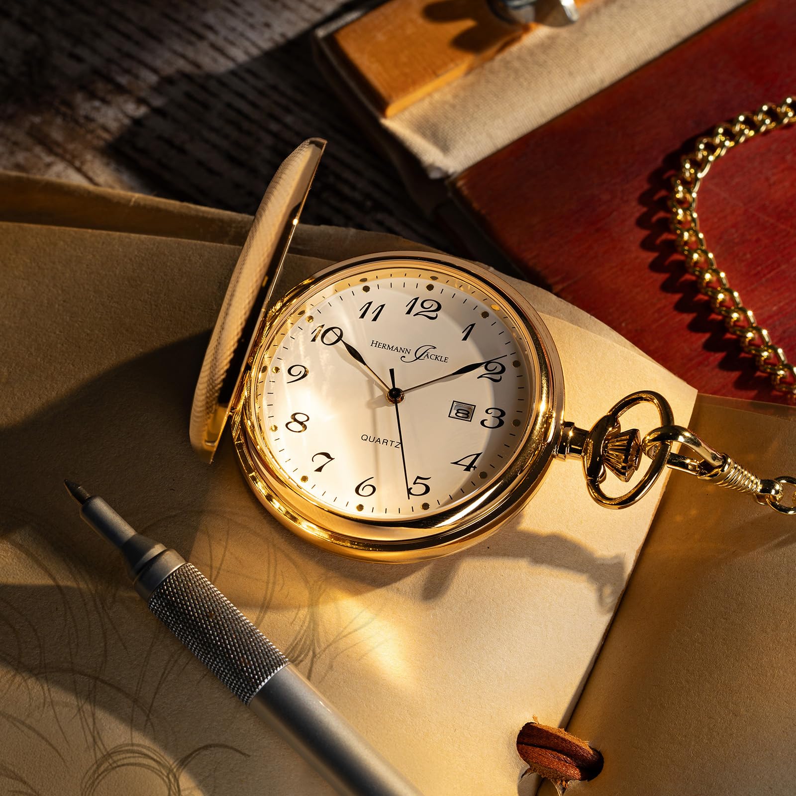 Hermann Jäckle Herren Taschenuhr Tübingen Vergoldet Quarz 50 mm | Vergoldetes Gehäuse, Quarzwerk, Datumsanzeige, inklusive Kette und Reiseetui