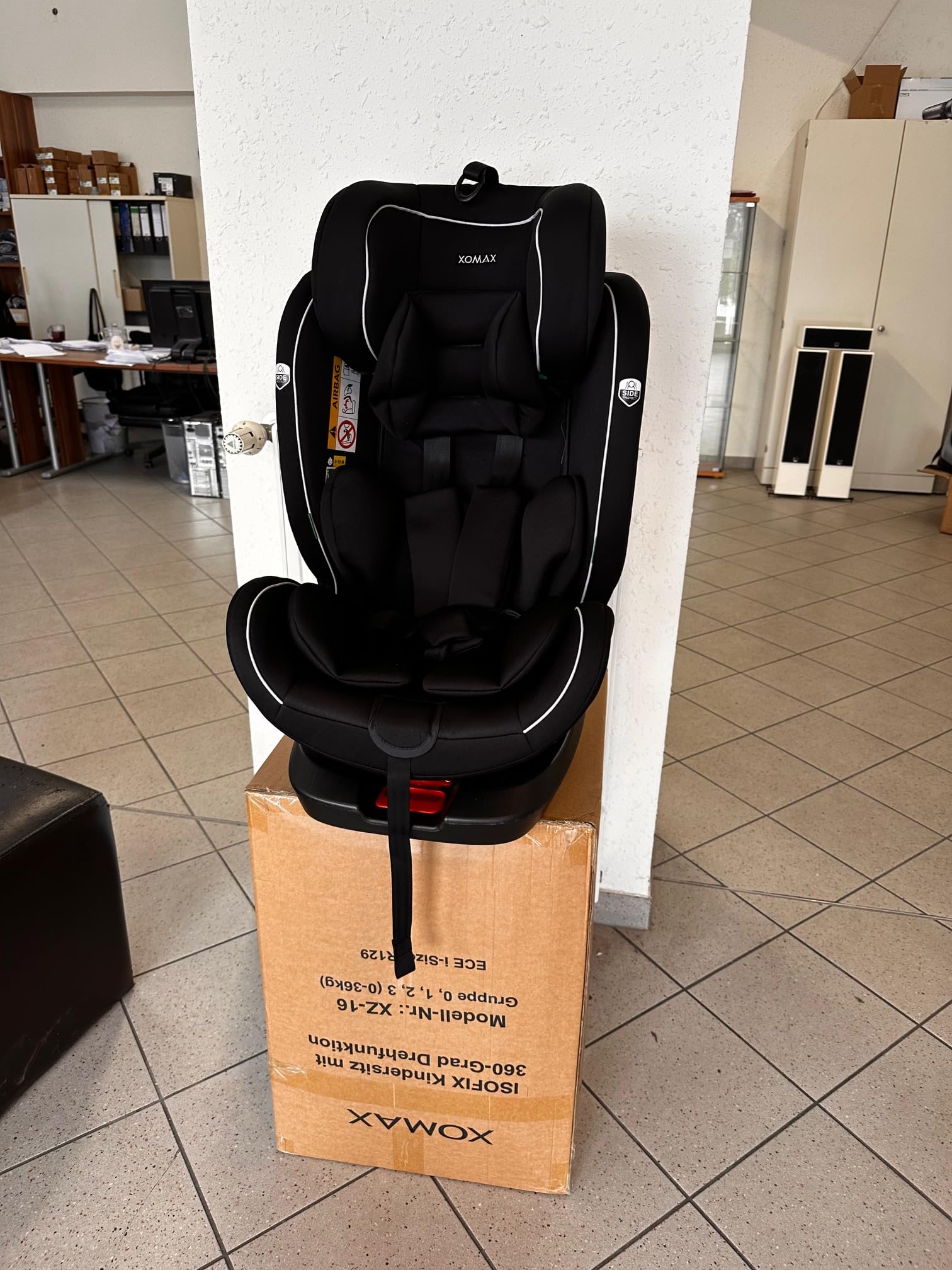 XOMAX XZ-16 Kindersitz drehbar 360° mit ISOFIX Liegefunktion mitwachsend 0-36 kg, 0-12 Jahre, Gruppe 0/1/2/3 I 5-Punkt-Gurt und 3-Punkt-Gurt Bezug abnehmbar, waschbarI ECE i-Size 129R (Schwarz)