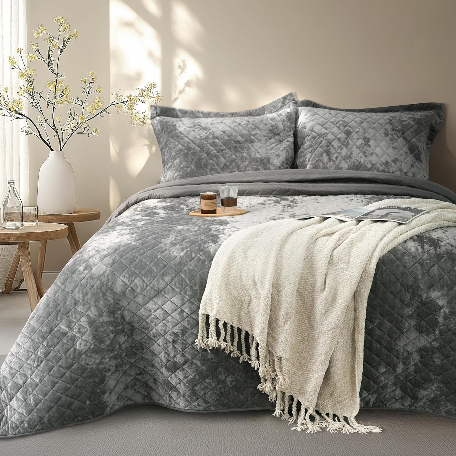 Luxury Velvet Queen Quilt Set- Ultra Soft Lightweight Velvet Comforter Set- Oversized Bedspread Coverlet with 2 Shams Diamond Pattern- for All Season (Dark Grey)