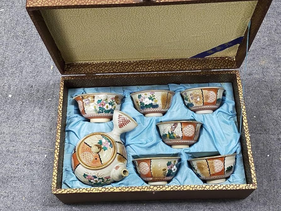 ♥値下げ！九谷　煎茶道具　セット　急須　湯呑み　湯冷まし　赤絵　金彩　湯飲み Amazon.co.jp: 九谷焼 九谷 庄三 作 茶器セット 色絵 急須