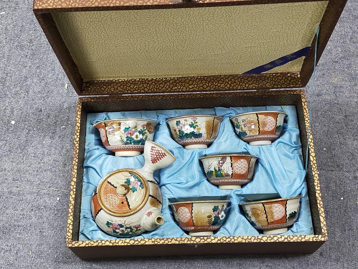 九谷焼 九谷庄三 赤手色絵金彩 賢人 花の図 茶碗 茶道具 煎茶道具 九谷焼 九谷庄三造 赤絵金彩 人物花文 茶器揃 M R3827