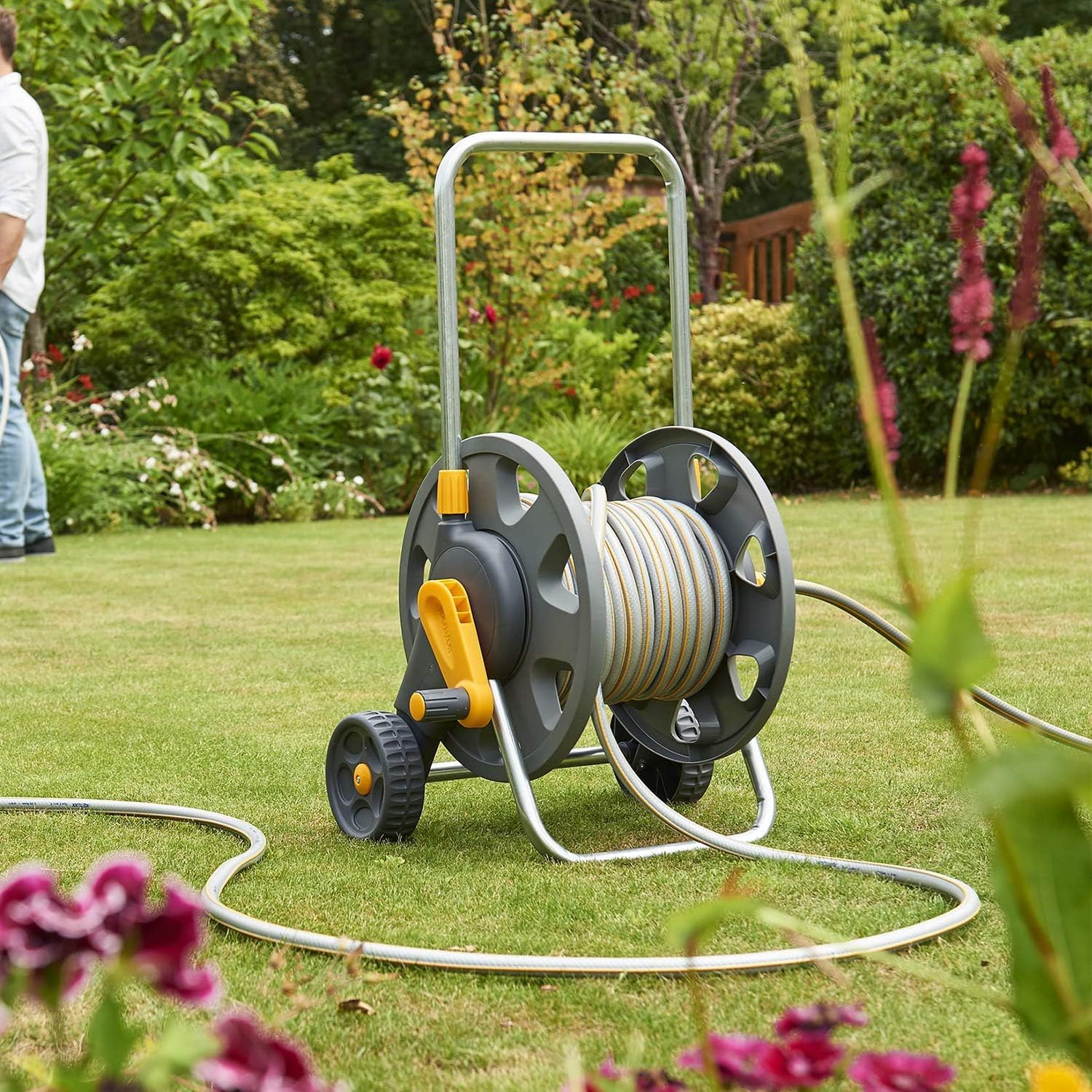 HOZELOCK - Cart Reel 20m : 1-piece Rewind Handle, Sturdy Frame for General Use, Supplied Assembled with 20m Hose, 1 Nozzle and Fittings [2432R0000]