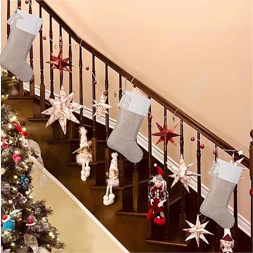 Miniatura 4 de Medias de Navidad de arpillera de 19.5 pulgadas, monograma de madera personalizado con inicial, decoración familiar para fiesta de Navidad (A)