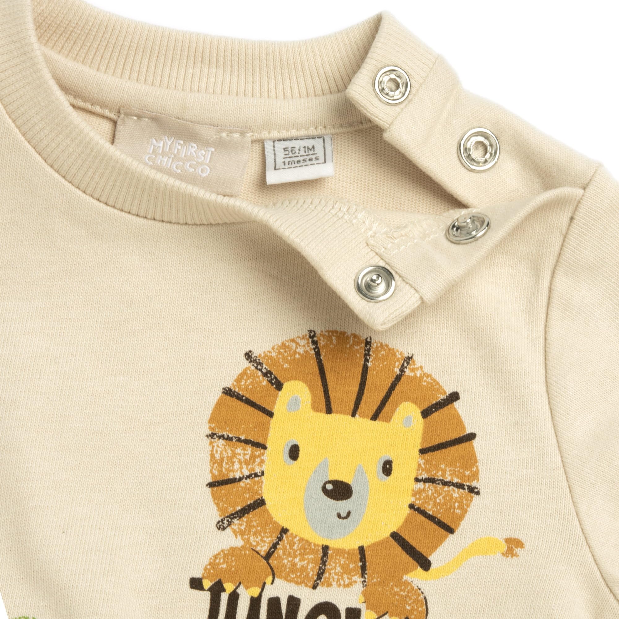 Chicco In Morbido Tessuto E Impreziosito Da Colorate Grafiche 261 Completo con T-shirt e Pantaloni Bimbo 0-24 (Pacco da 1)