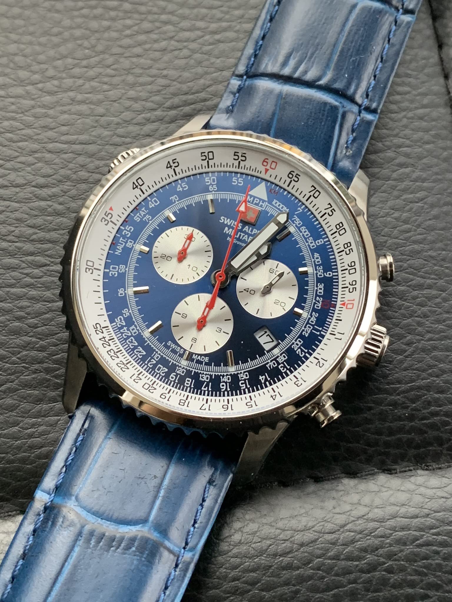 Swiss Alpine Military 7078.9 Montre analogique à quartz pour homme en cuir