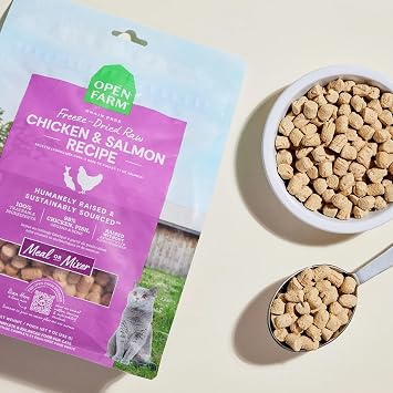 Open Farm, Freeze Dried Raw Cat Food, Complete Meal Morsels or Cat Treats with 92% Meat, Organs & Bone, Chicken & Salmon Recipe, 9oz Bag