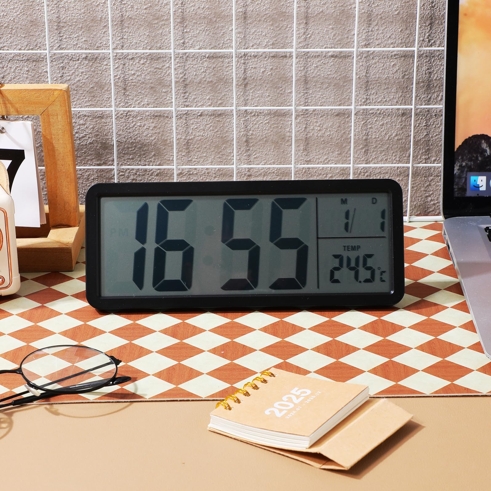 FOMIYES Orologio da Parete Digitale LED Nero con Display Data e Temperatura, Sensori Precisi, Design da Parete in Abs per Camera da Letto e Arredamento Casa