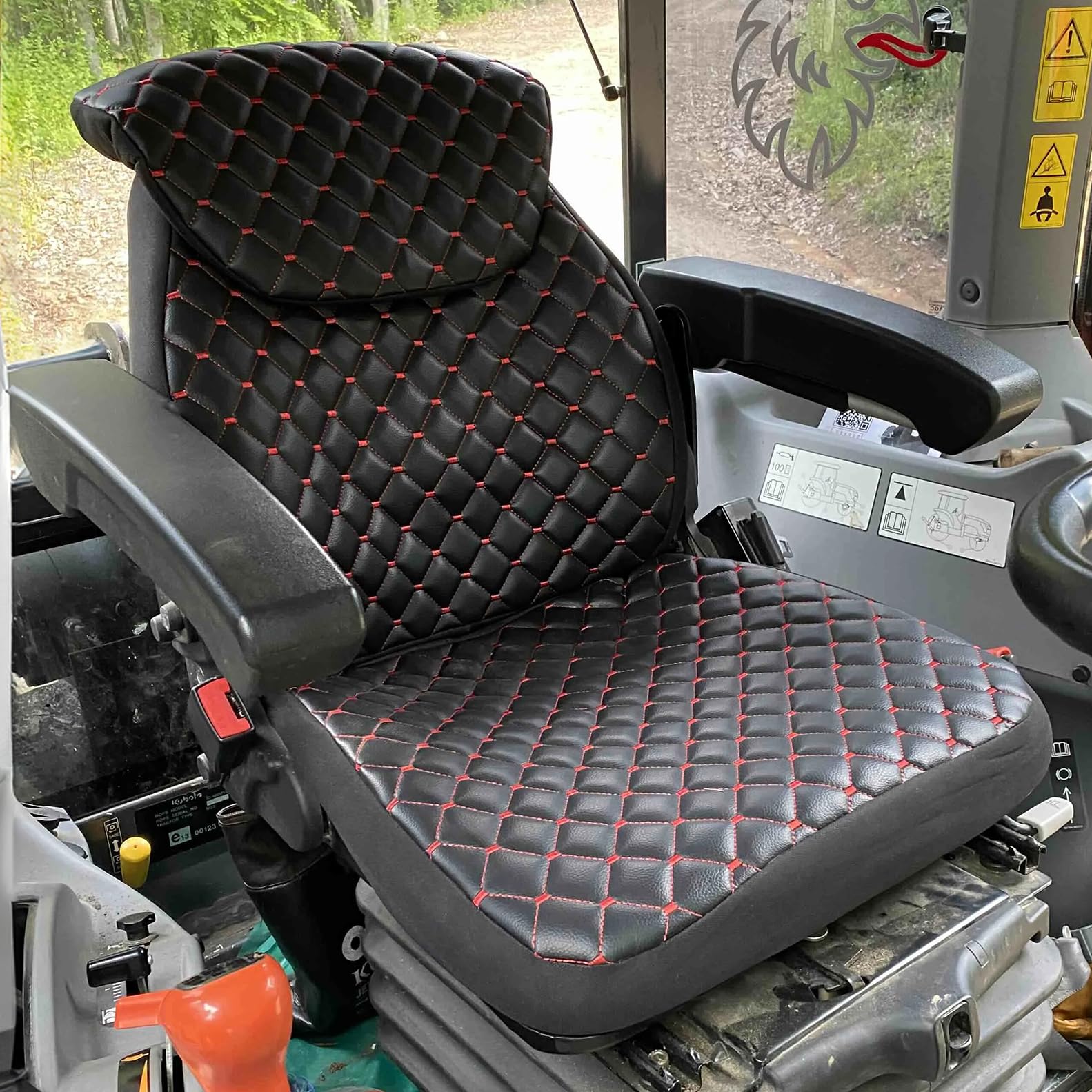 Ensemble de trois Housses de siège ultra-résistantes universelles pour tracteur avec appui-tête, Housse de siège pour chariot élévateur (Cuir Noir Kapitoné)