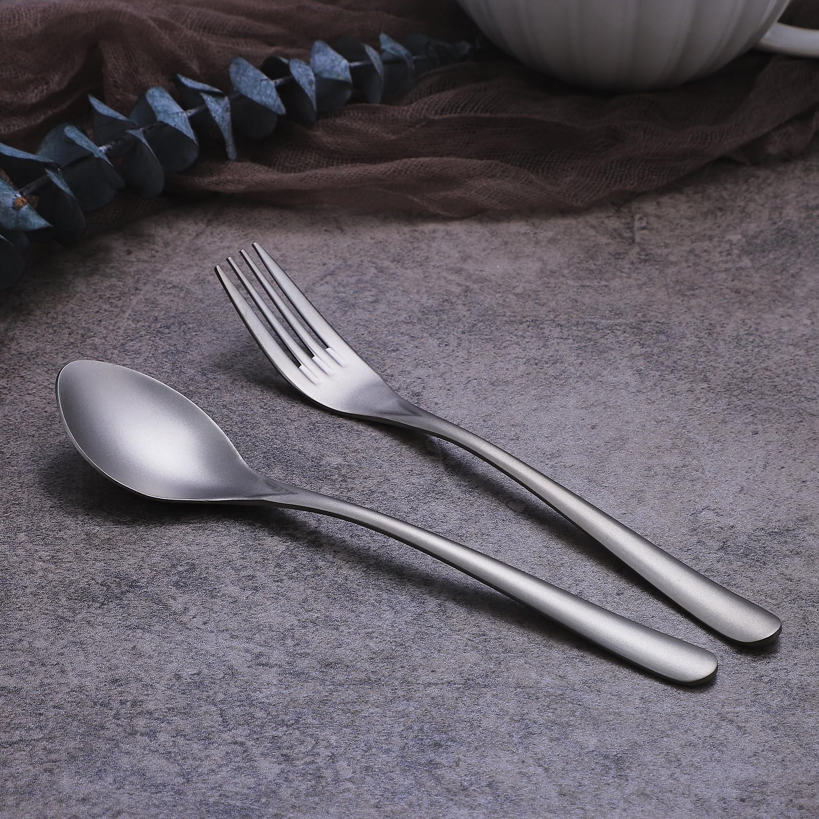 Ménagère légère en titane design moderne couverts résistants lave-vaisselle service de table 2 personnes