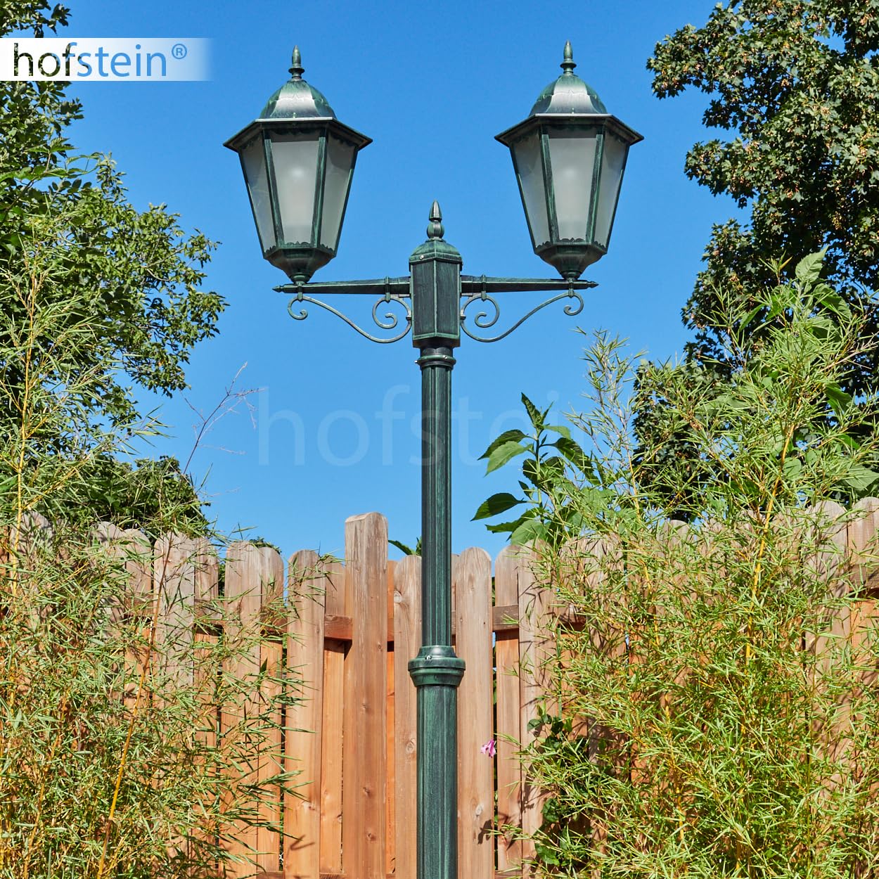 HOFSTEIN Lampa drogowa zewnętrzna Hong Kong, lampa ścieżki z metalu/szkła w kolorze czarno-zielonym/mlecznym kandelabr ze szkła antycznego, wysokość maks. 245 cm, oświetlenie ogrodowe IP44, 2 x E27,