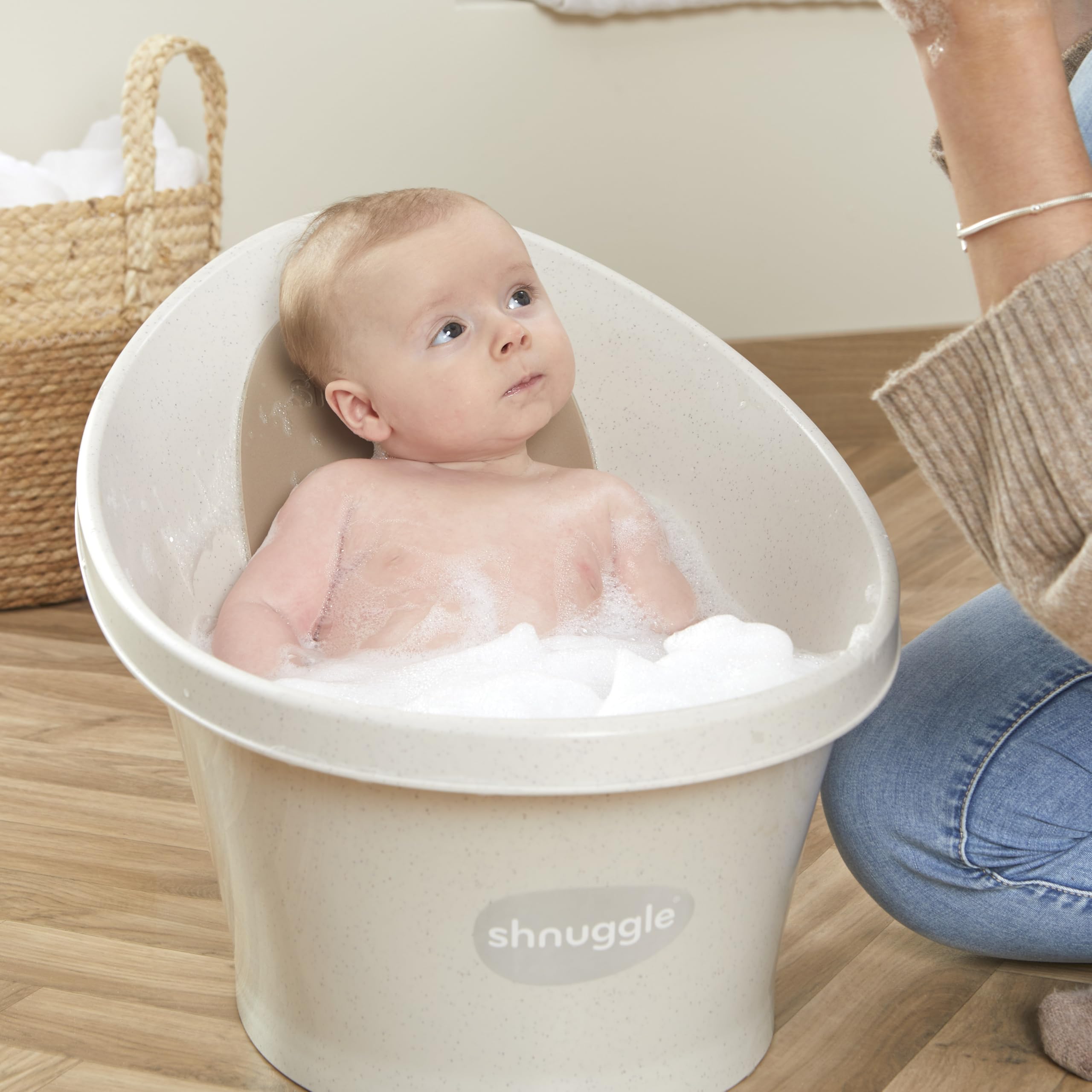 Shnuggle ECO - Bañera para bebé recién nacido | Material reciclado con refuerzo integrado y respaldo suave | Adecuado para recién nacidos | Incluye tapón de agua | Galletas y color crema