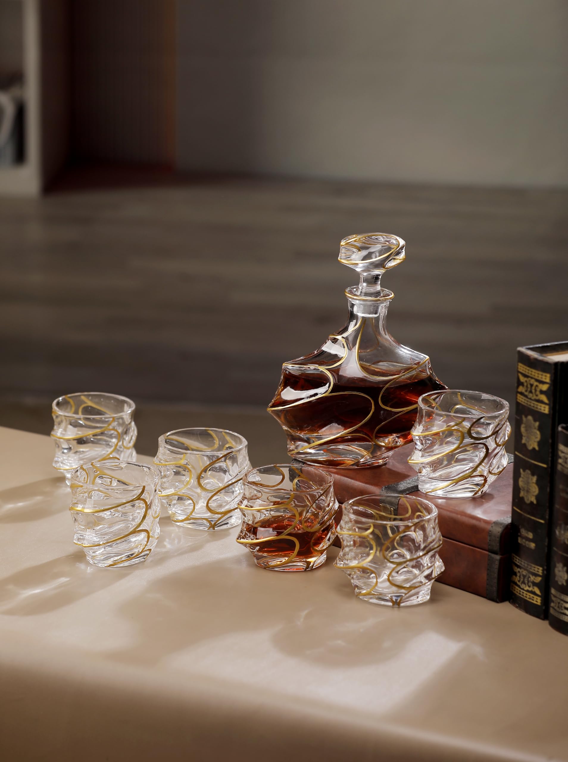 Carafe à whisky en cristal doré peinte à la main avec bouchon en verre – 750 ml élégante carafe à liqueur pour whisky, scotch, bourbon et spiritueux (carafe à décanter et 6 verres)