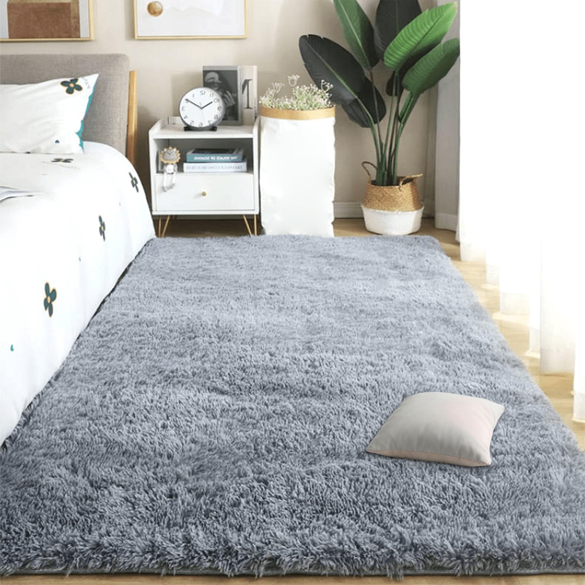 Grand tapis de salon 280 x 340 cm gris clair en fausse fourrure