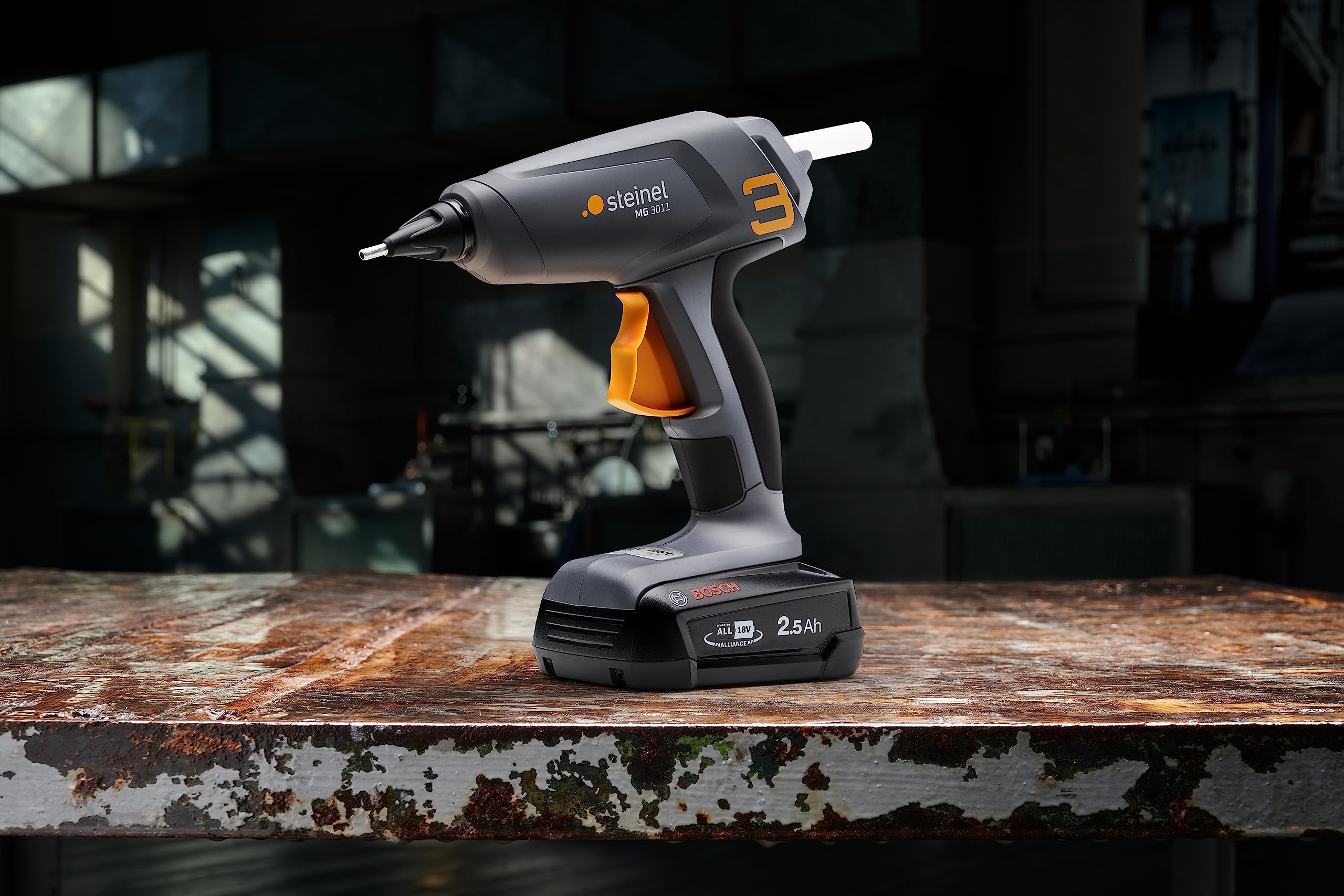 Steinel Akku Heißklebepistole MobileGlue 3011, für Bosch PFA 18V System, inkl. 3x Heißklebesticks, in 90 Sek. startklar, Klebepistole kabellos, 2 Temperaturstufen 130°C/200°C