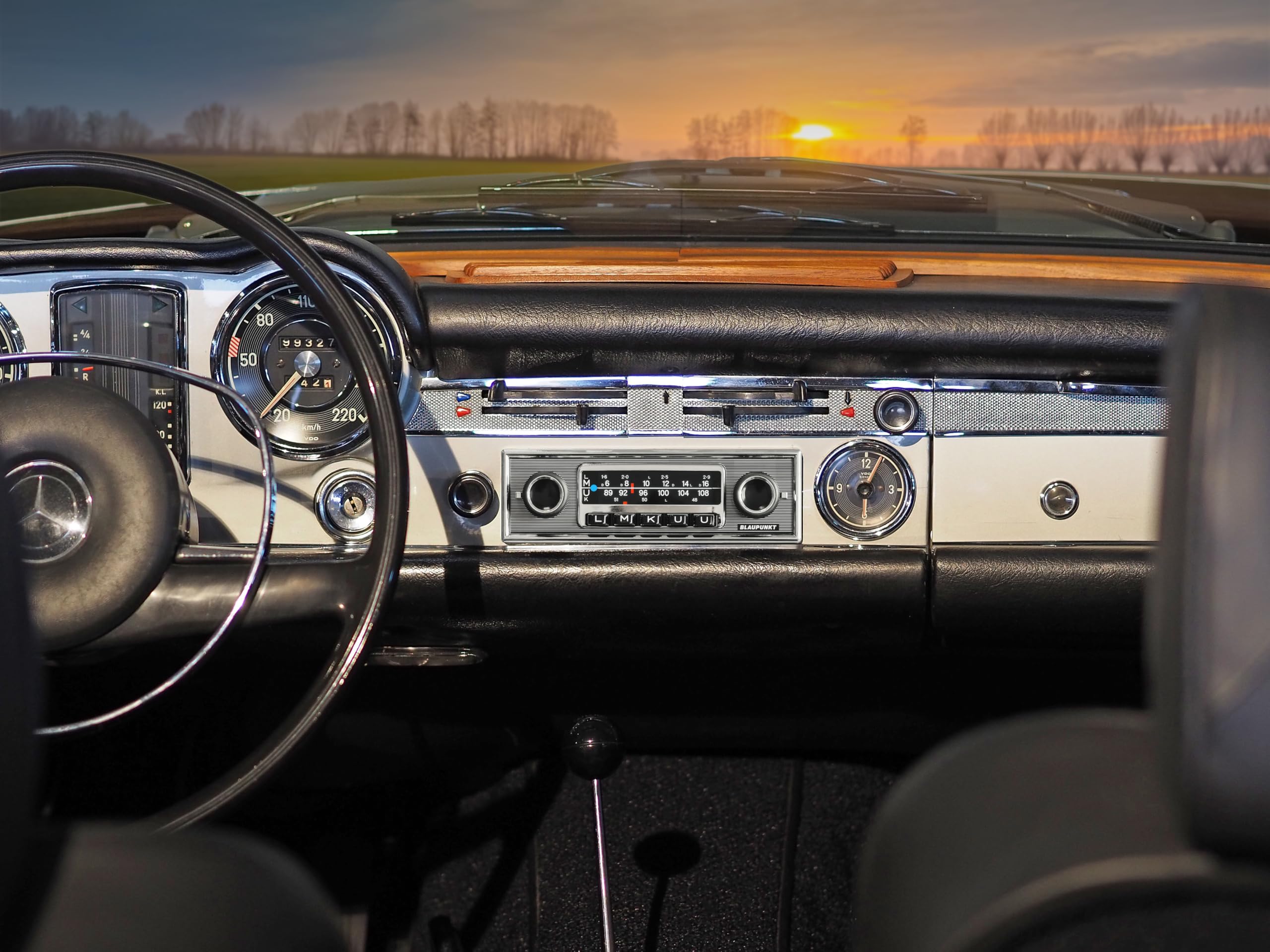 Blaupunkt Frankfurt Stereo MB, 1-DIN Autoradio, Oldtimer-Design mit Nadelstreifenfront und Chromrahmen, DAB+, Bluetooth, USB, Aux-Eingang, Lenkradfernbedienung, Sub-Out, 4x50Watt, 12v