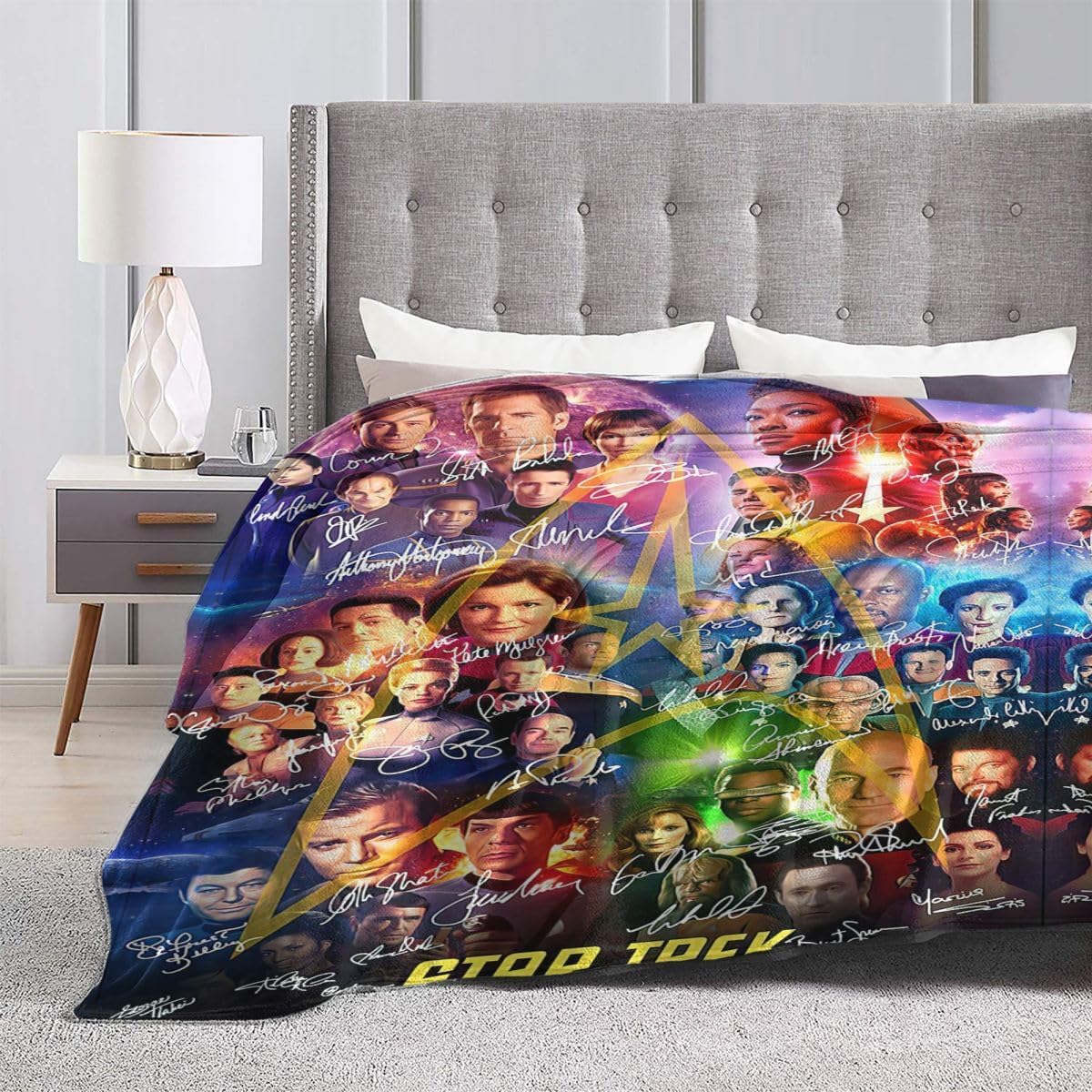 Poster Collage Blanket with Printed Autographs – Soft and Cozy Throw – Gift for Star Trekkies