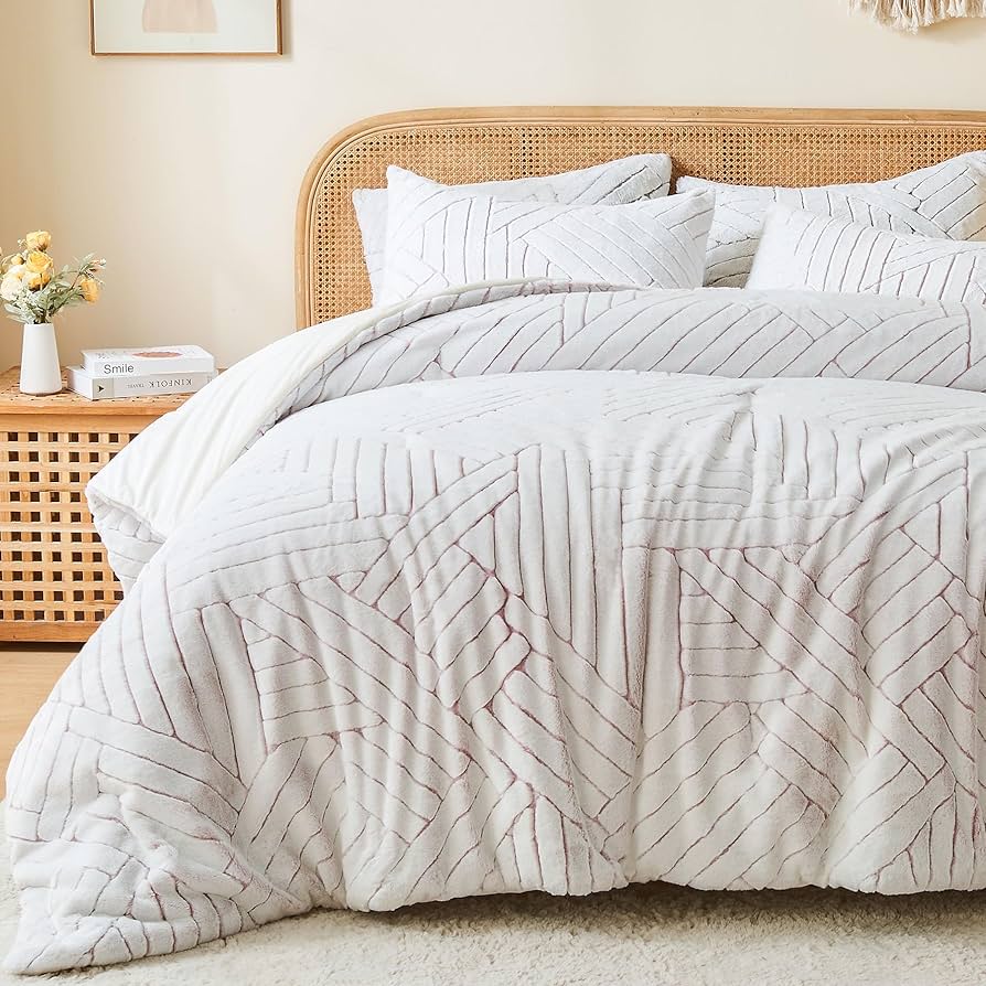 Amazon.com: BEDELITE Luxury Faux Fur Queen Comforter Set