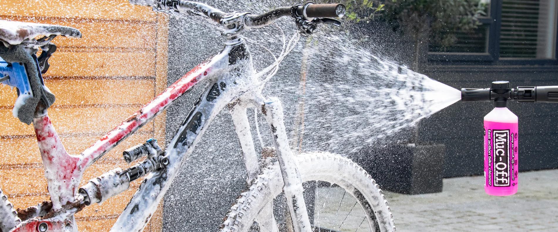 Muc-Off Idropulitrice Portatile per Bici - La Prima Idropulitrice Professionale al Mondo Specifica per Bici - Include Detergente Bici Muc-Off, Protettore Bici e Tanto Altro