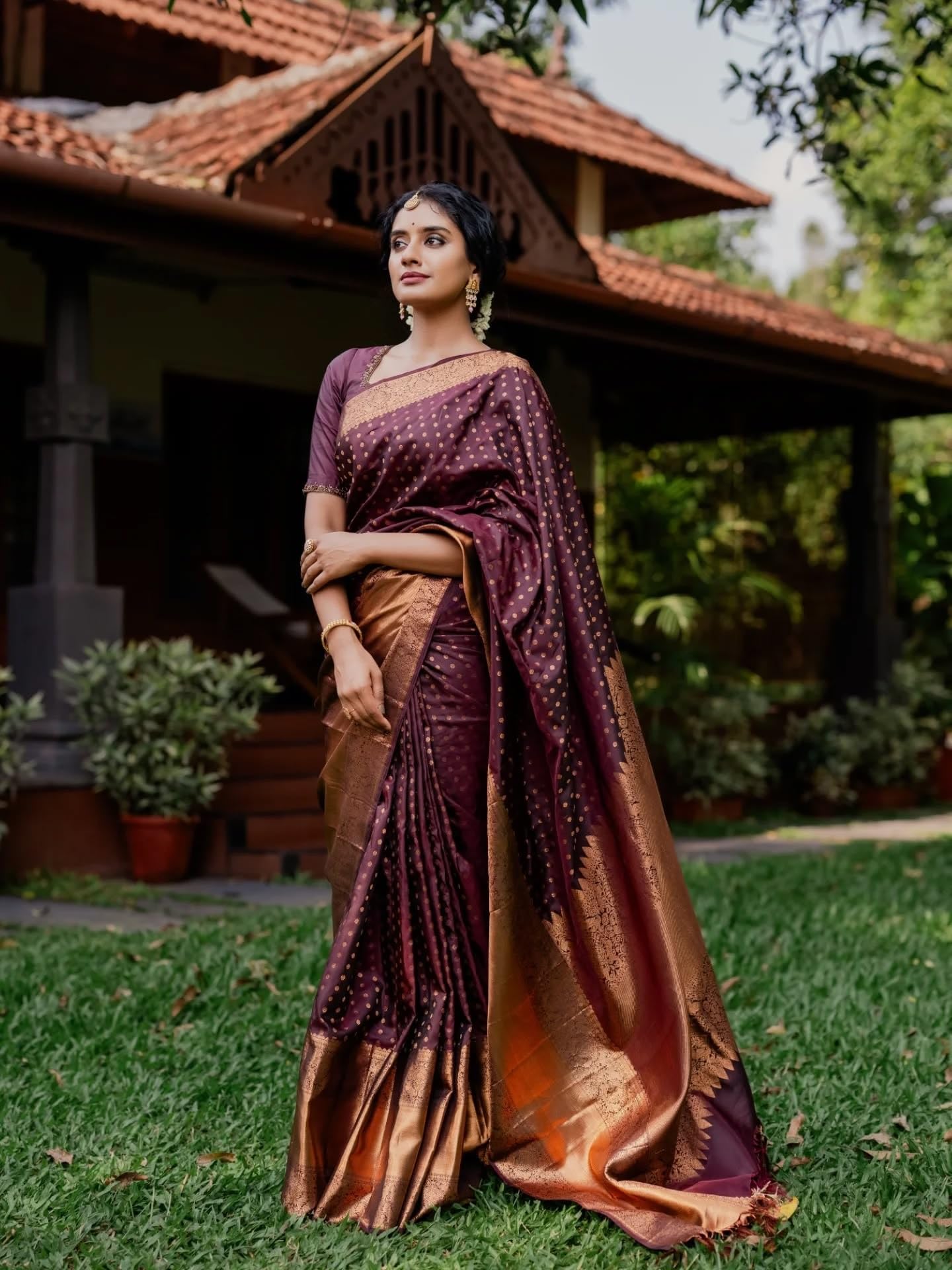 Sugathari Damen Maroon Banarasi Kanchipuram Art Silk Sari für Frauen - Traditioneller Hochzeit & Party Sari mit Blusenteil - Ethnischer indischer Seidensari für Braut Festlich (KS-156)