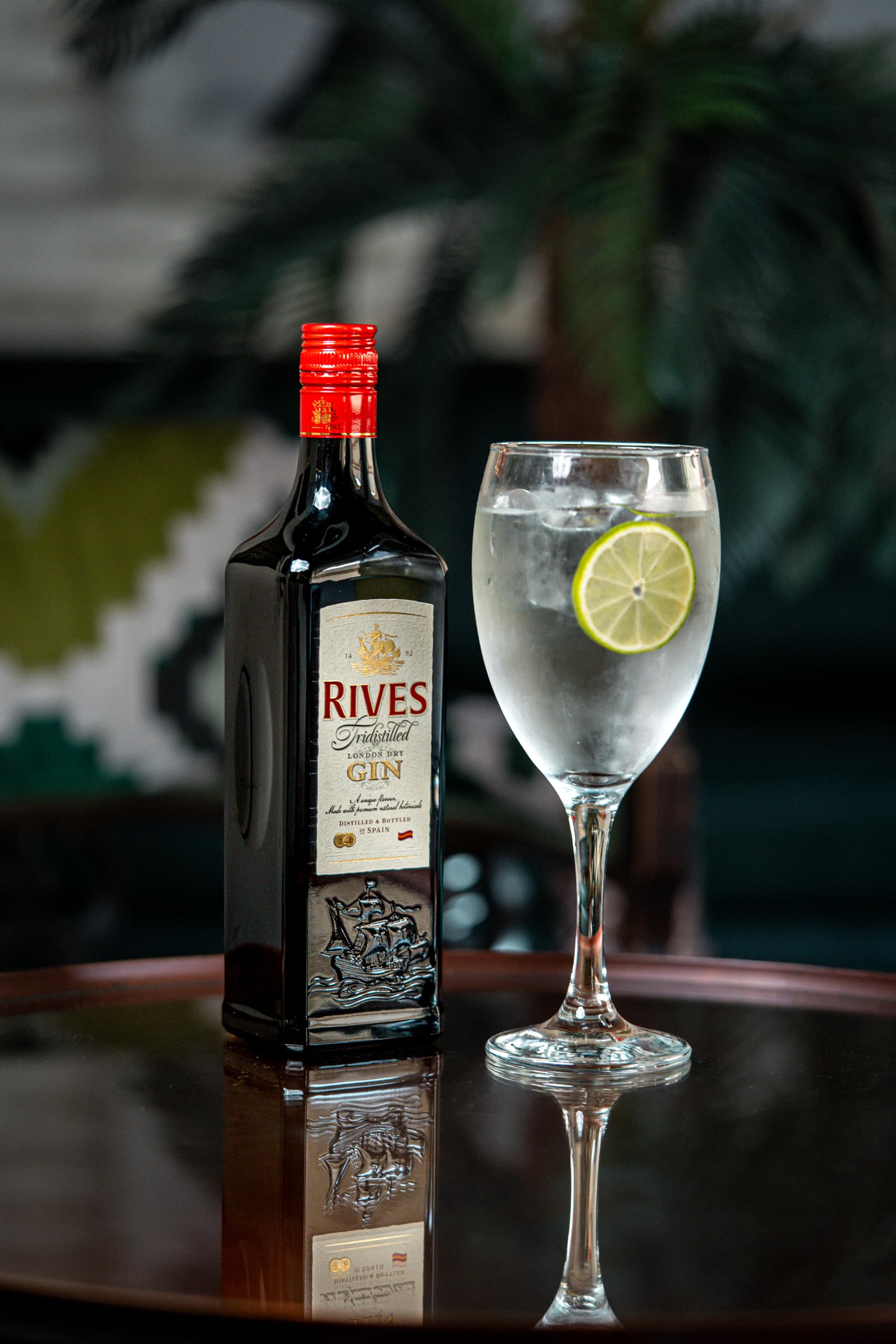Rives Ginebra Especial Negra - 700 ml