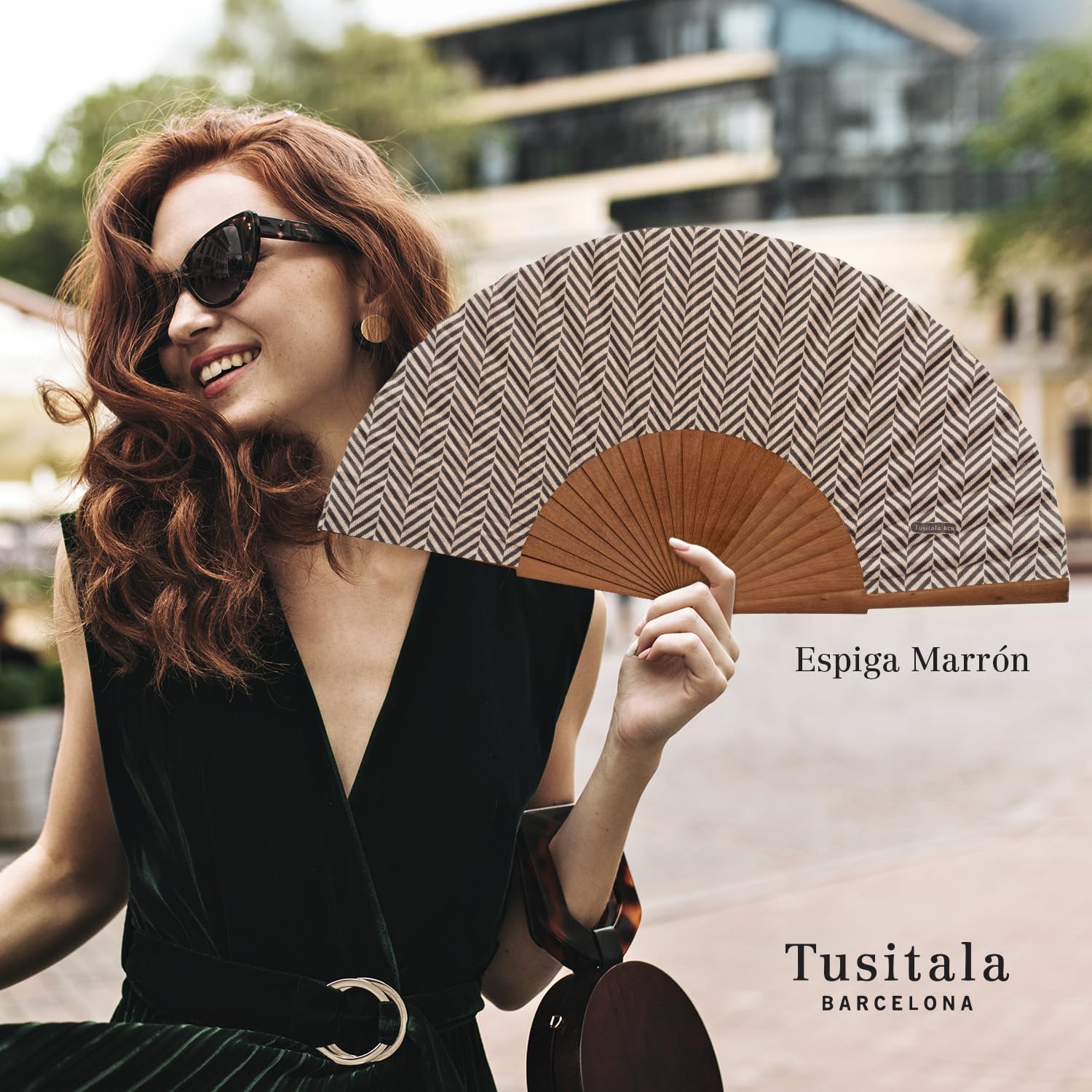 Spanischer Handfächer Sauvage–Holz und Baumwolle–23 cm–Etui und Hülle aus Jute–Modeaccessoire–Handgefertigt in Spanien–Events und Geschenke–Unsere Klassiker-Kollektion–Tusitala Barcelona