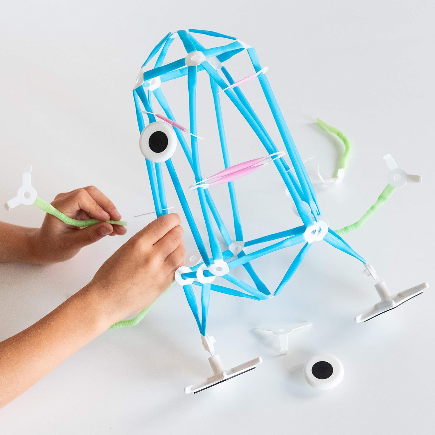 Strawbees Creature Creator Kit - Educational Connecting Toys for Makers & Families, Building Toy Toolbox with Straws and Connectors for Creative STEM Exploration in Schools & Home Learning