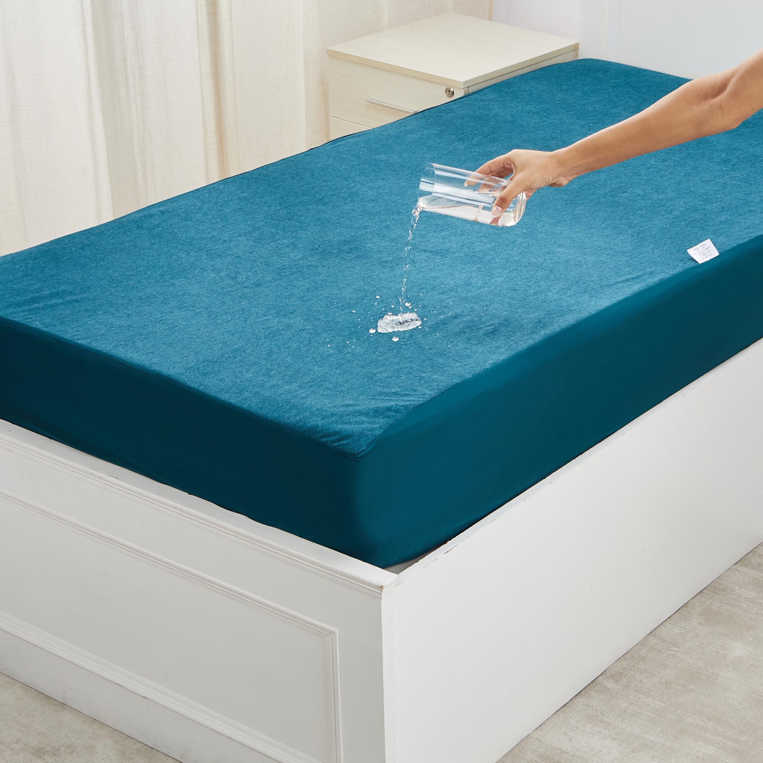 Amazon Brand - Solimo Water Resistant Polyester Mattress Protector, Single Bed Size (72x36 inch), Peacock Green