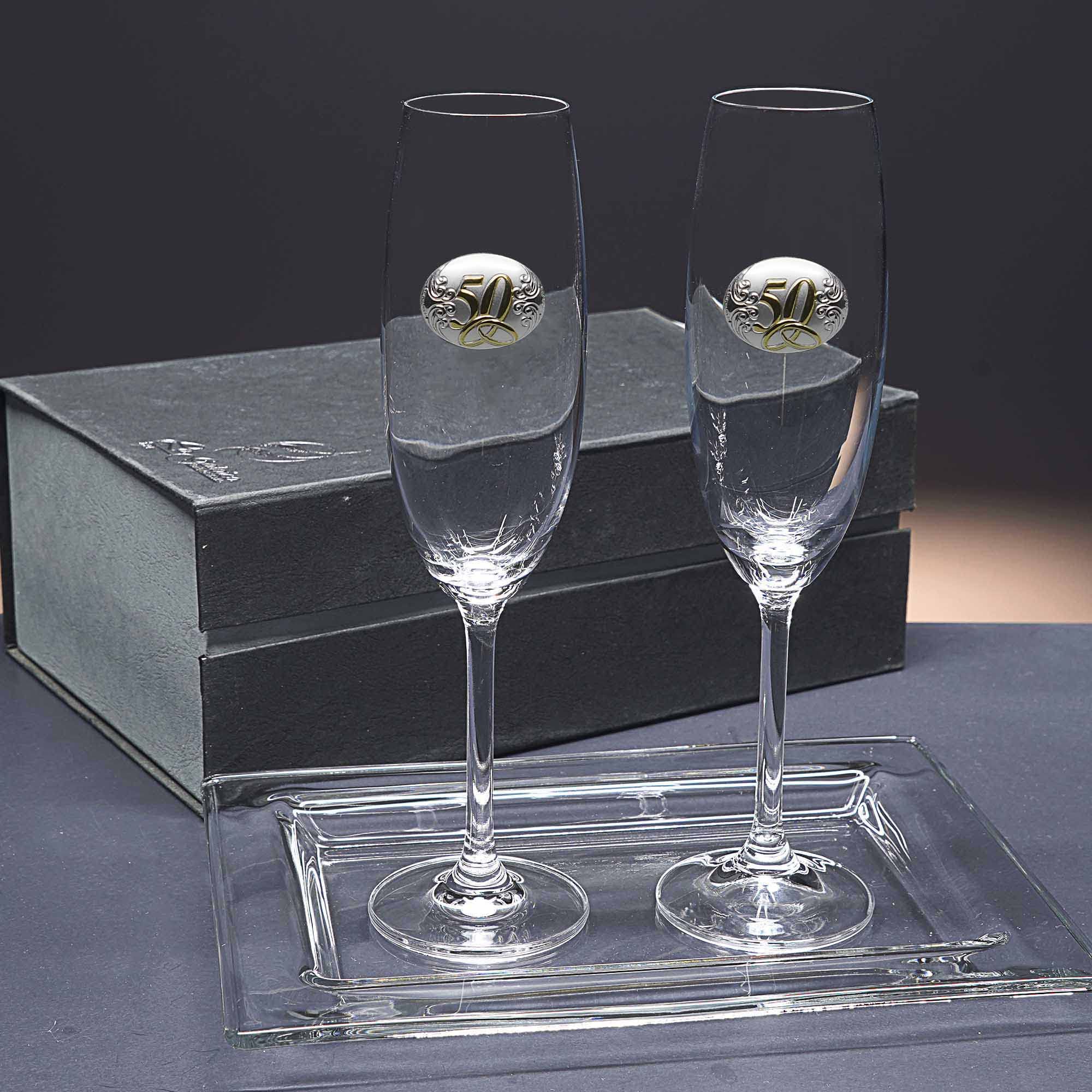 Gala&K | Set de 2 copas de cristal para champán+bandeja de cristal | Para novios | Bodas de plata/oro | Aniversarios | Aplique bilaminado | Colección GASTRO-50 ANIVERSARIO.