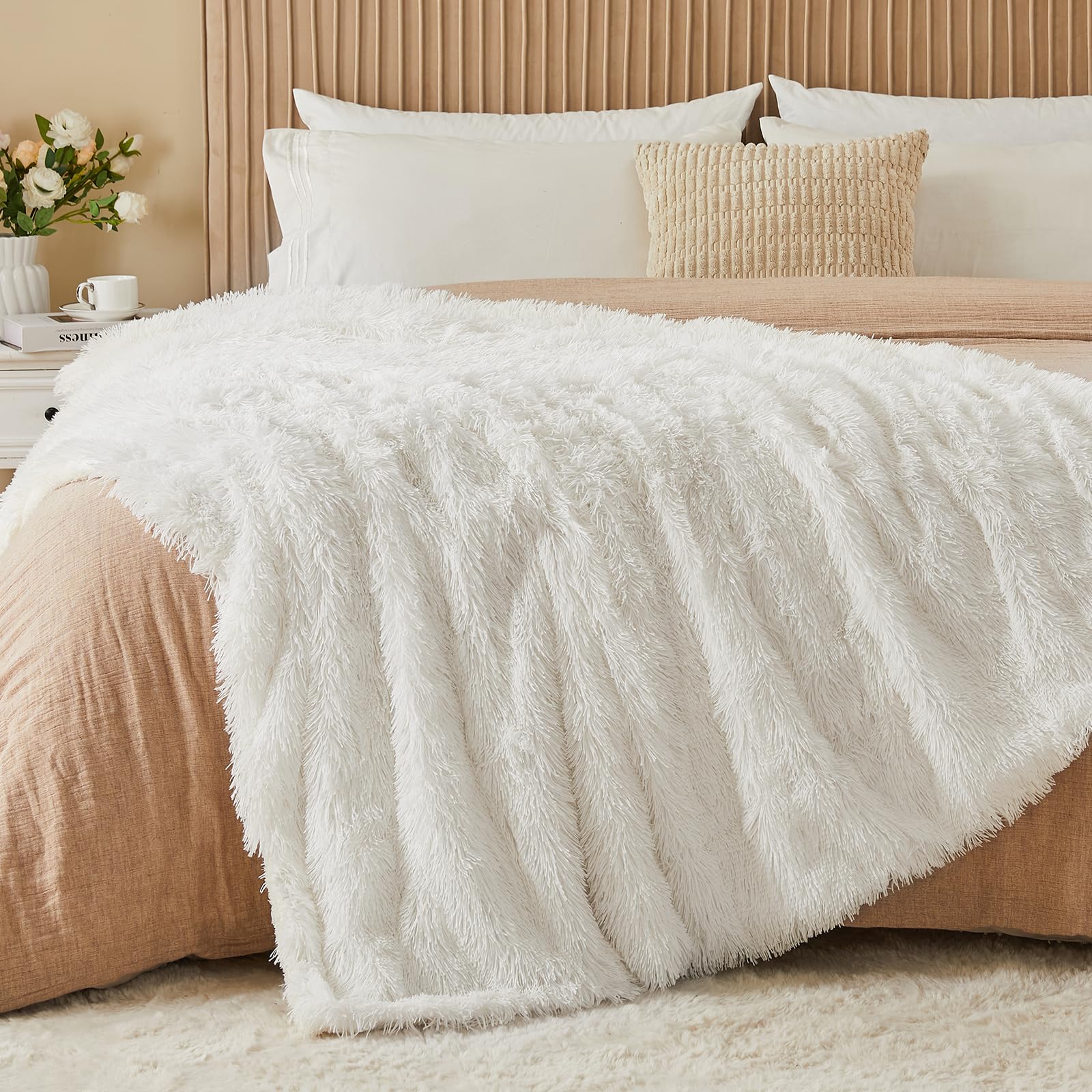 EMME Faux Fur Blanket, 220 x 240cm, Fluffy Bed Throw Fleece Blanket, Super Soft, Thick and Elegant, Warm Cozy Reversible Throws for Sofa, Bed, White