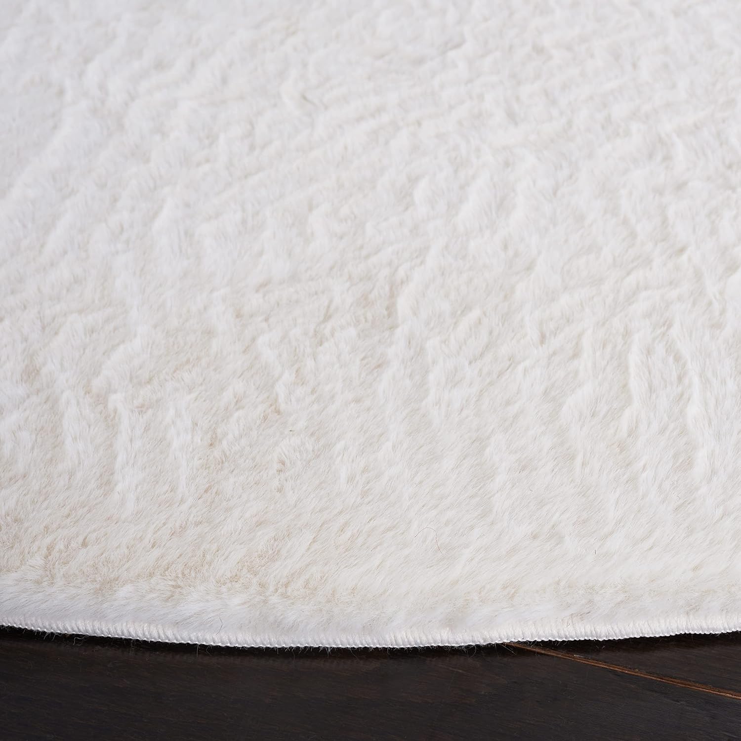 SAFAVIEH Washable Rug Faux Rabbit Fur Shag Collection - 6' Round, Off-White, Slip Resistant & Easy Cleaning, Ideal for Living Room, Bedroom, Kids Playroom, Nursery, Dining Space (FRF500A)