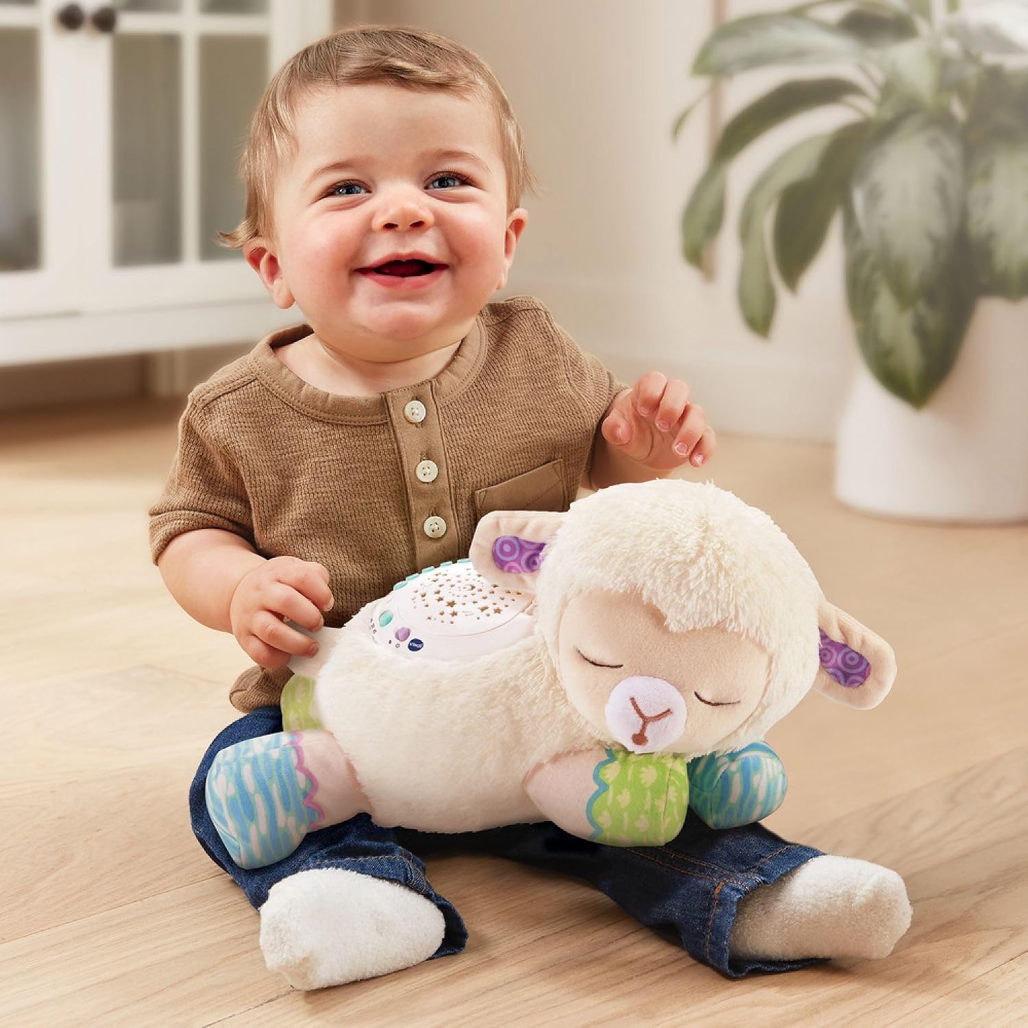VTech - Manon, Lumi Mouton Nuit Étoilée 3 en 1, Peluche Apaisante, Veilleuse Bébé Musicale, Projection Lumineuse au Plafond, Musique Douce, Bruits Blancs, Cadeau de Naissance - Contenu en Français — image 4