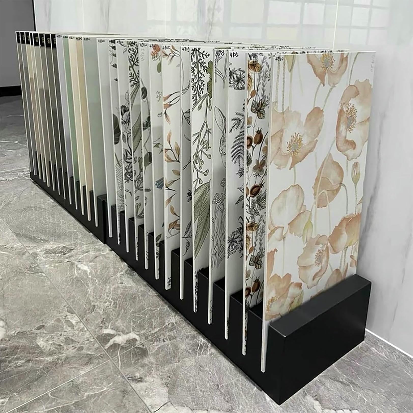 Présentoir de carreaux de céramique pour un showroom de carrelage moderne