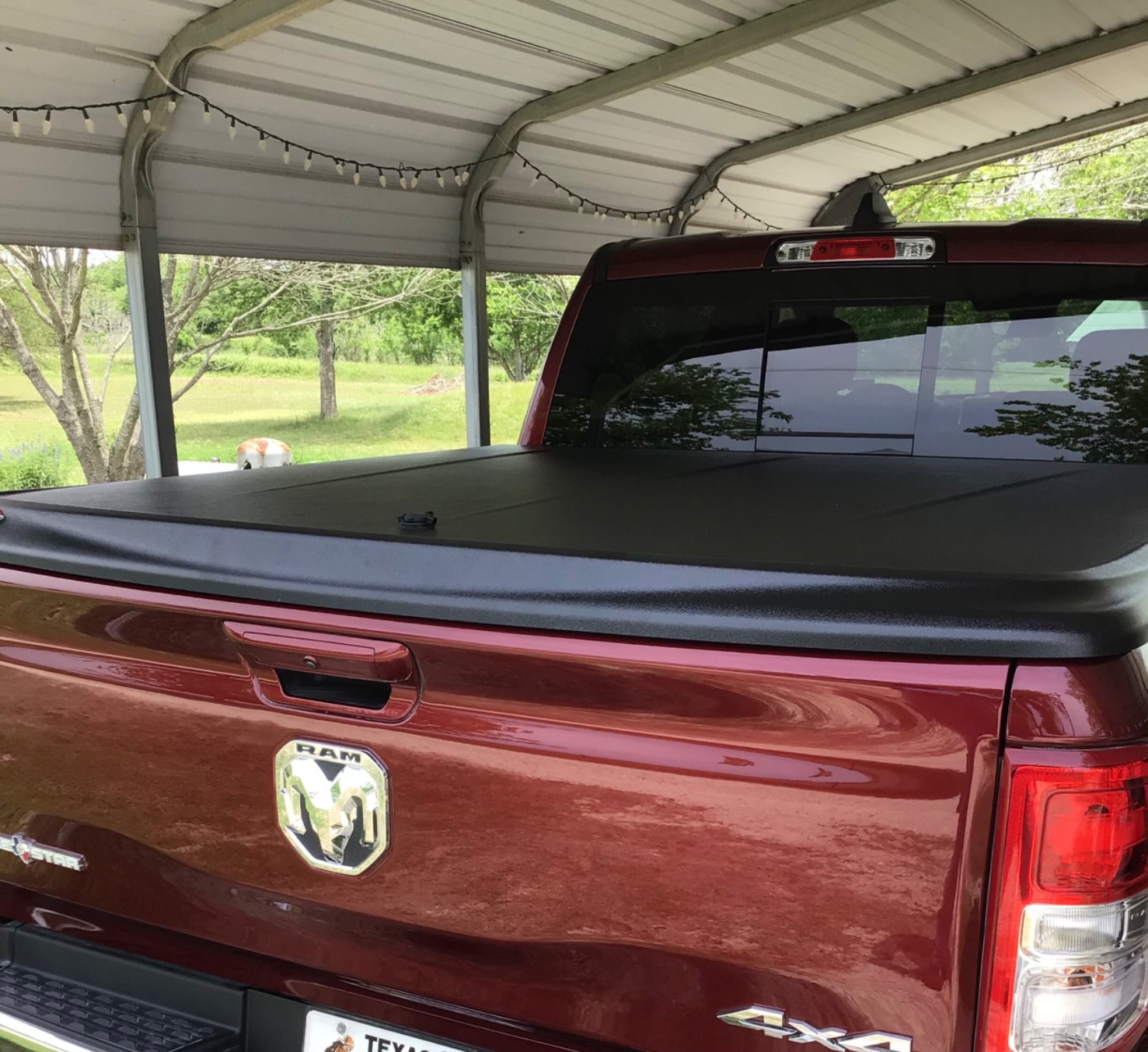 UnderCover SE OnePiece Truck Bed Tonneau Cover UC3096