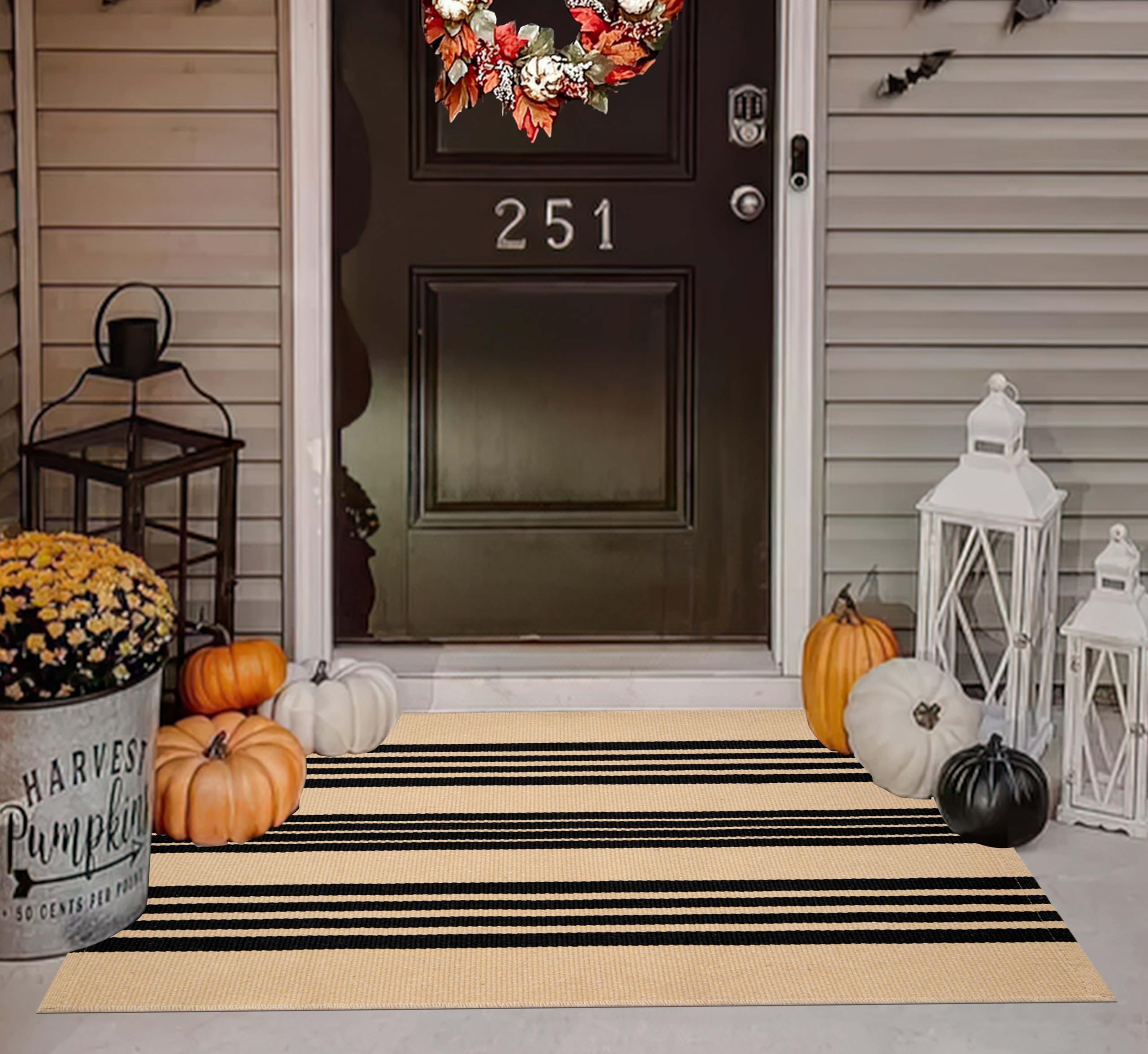 Felpudo de Entrada a Rayas en, 70 x 109 cm, Color Beige y Negro.