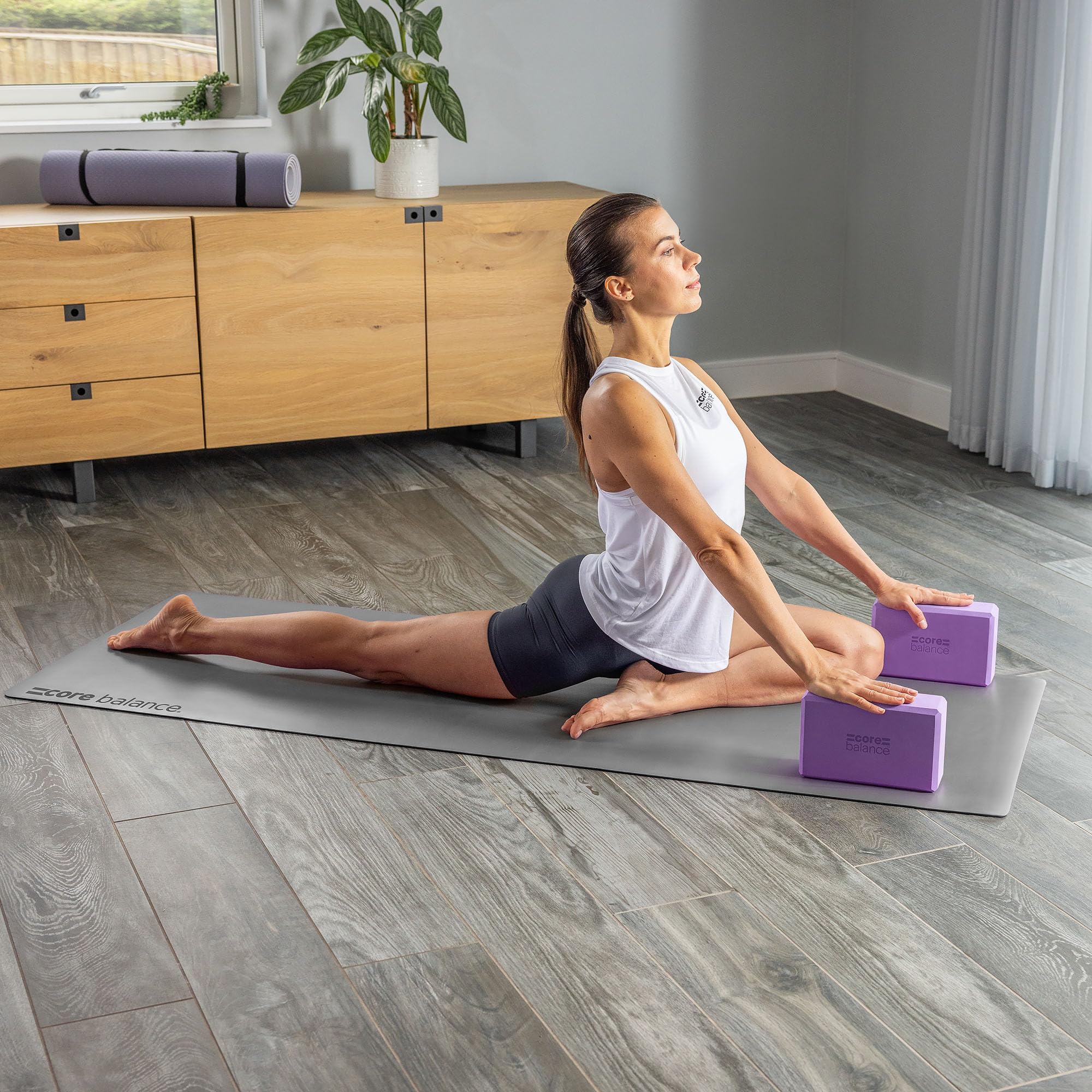 Core Balance - Lot 2 Blocs de Yoga + 1 Sangle - Brique Confort, Robuste, Légère en Mousse EVA Haute Densité pour Stretching, Fitness, Pilates - Ceinture Coton avec Boucle de Serrage D, 5 Couleurs