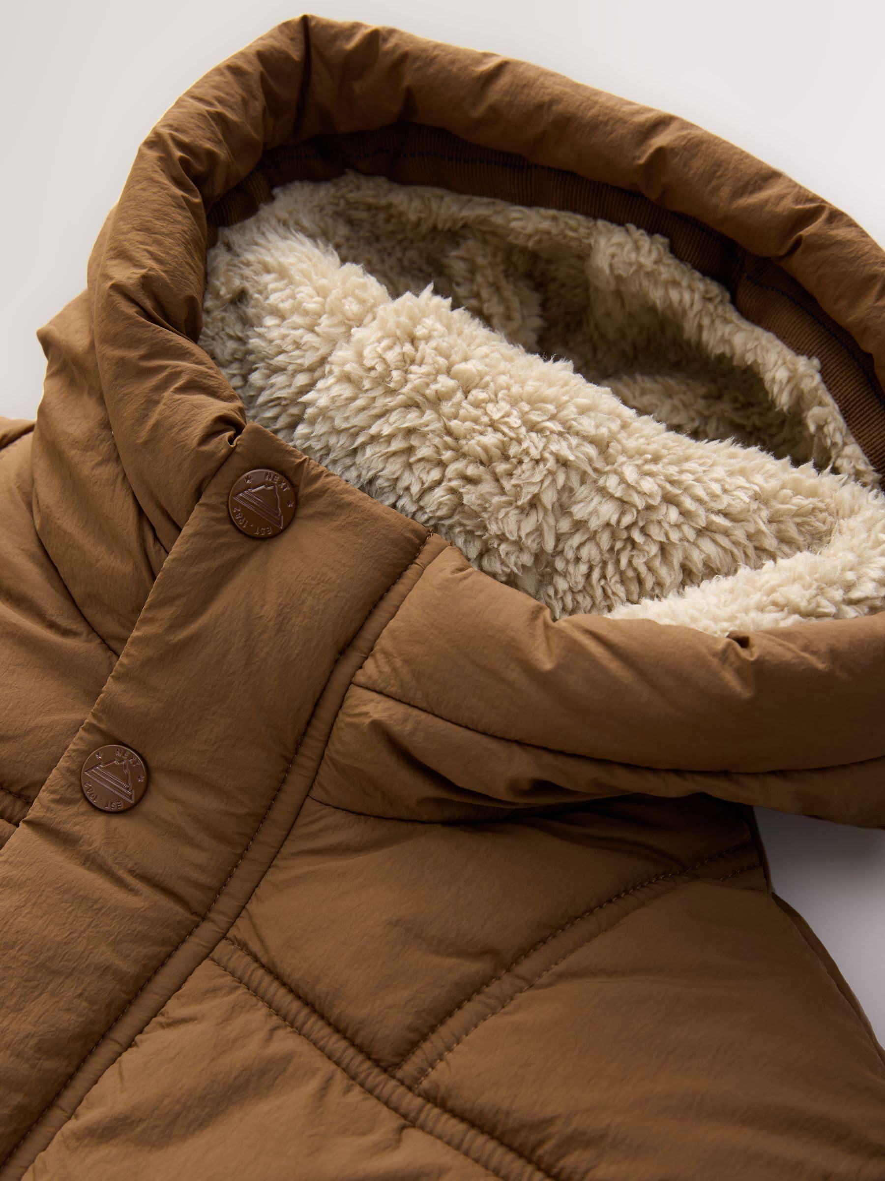 NEXT Niños Abrigo impermeable acolchado con forro de borreguito