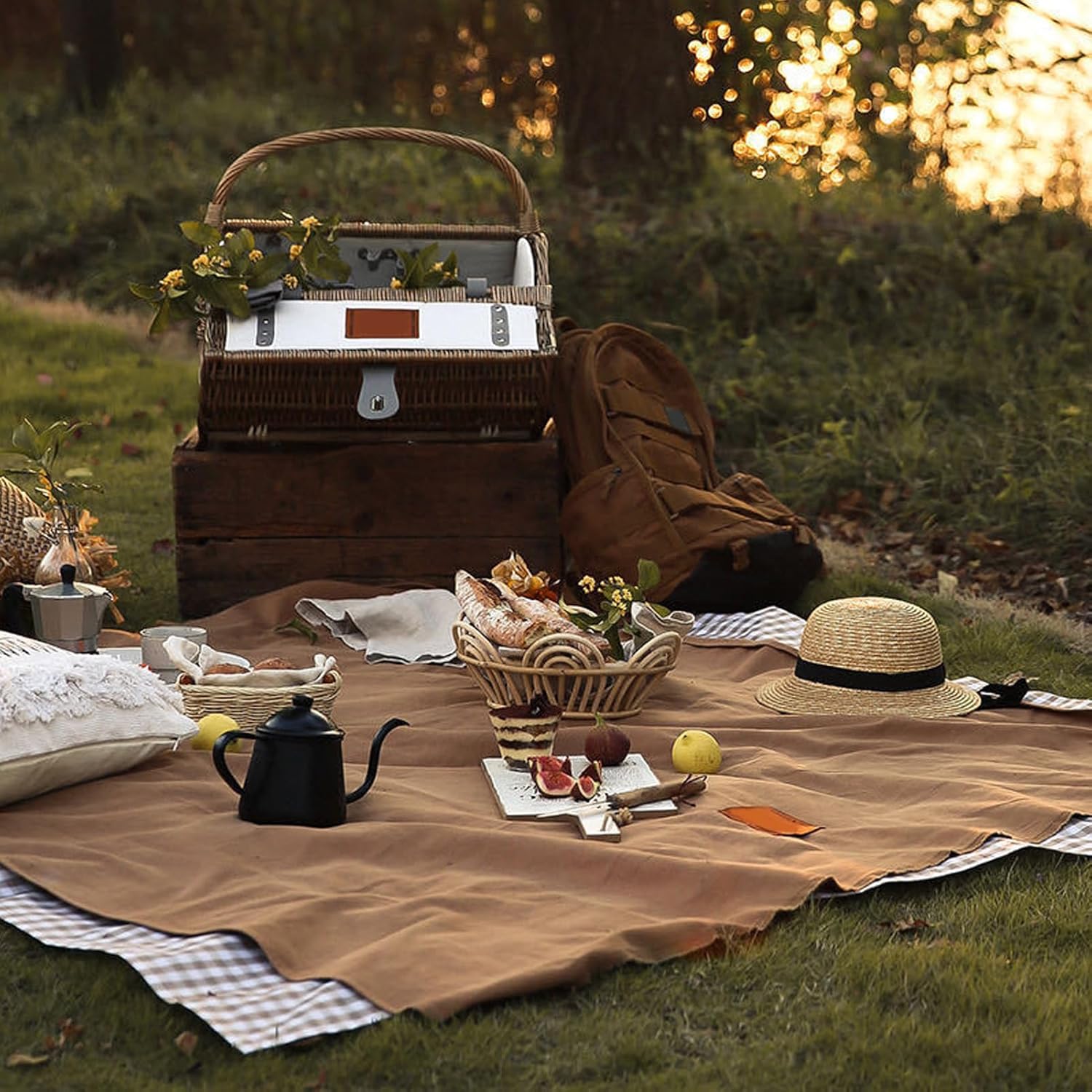 Outdoor Picnic Blanket, Large Picnic Blanket, Thick Outdoor Picnic Blanket, Portable Grass Park Outing Spring Picnic Mat, with Strap Picnic Blanket