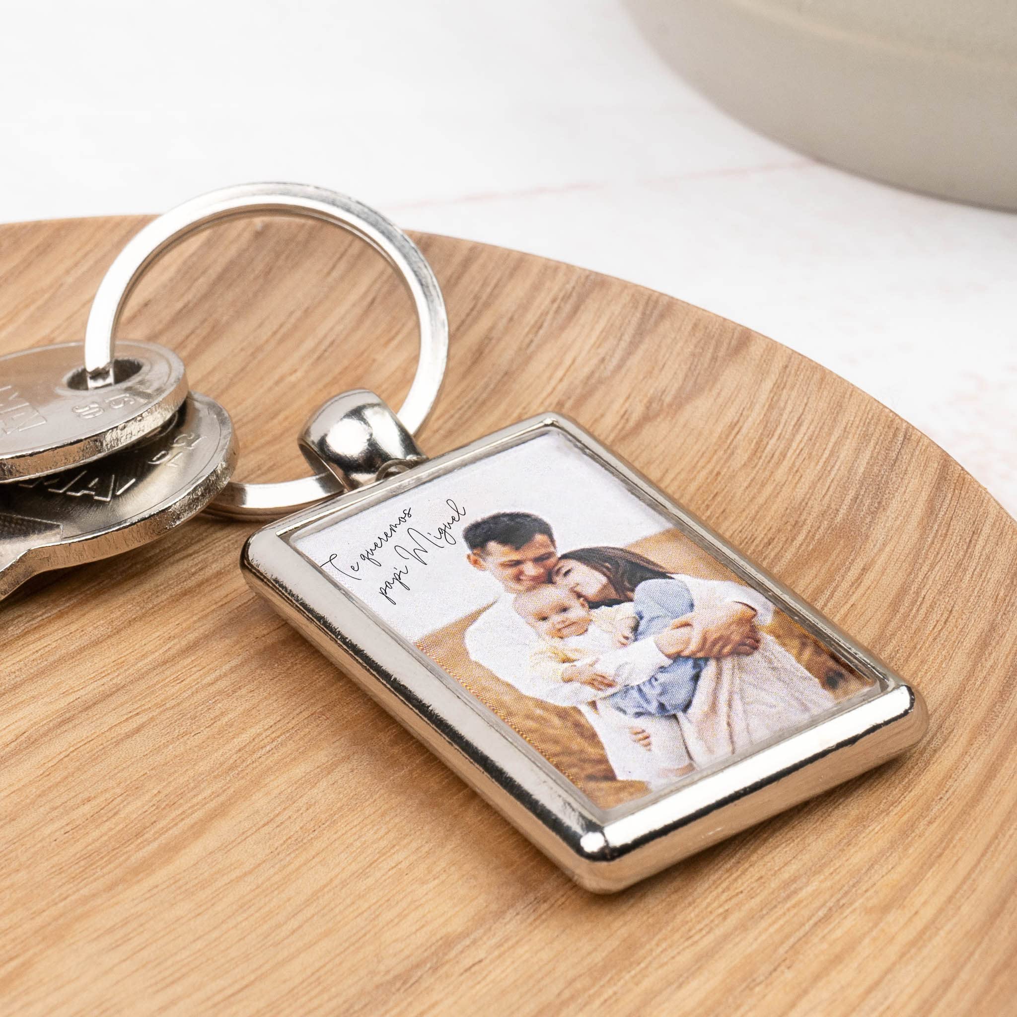 Wanapix | Llavero Personalizado con Foto | Llavero Metálico Personalizado con Foto y Textos | Llavero para Regalar en una Ocasión Especial | Llavero de Pareja, Económico Ideal para Regalar — view 3