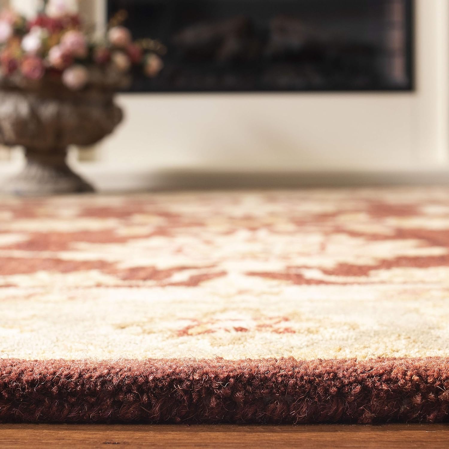 SAFAVIEH Anatolia Collection Accent Rug - 2' x 3', Red & Sage, Handmade Traditional Oriental Wool, Ideal for High Traffic Areas in Entryway, Living Room, Bedroom (AN556F)